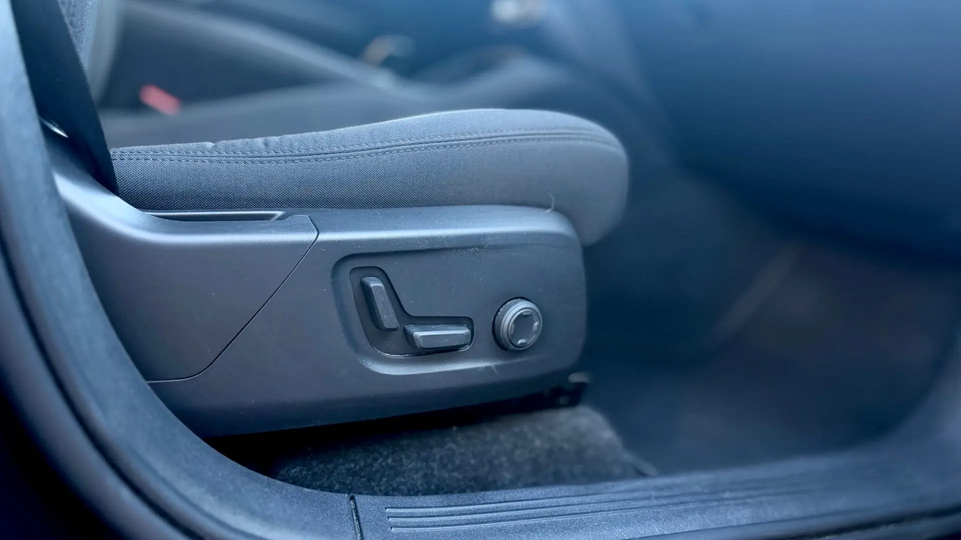 Volvo C40 Recharge 82 kWh Single M. Extended Range RWD Ultimate 25