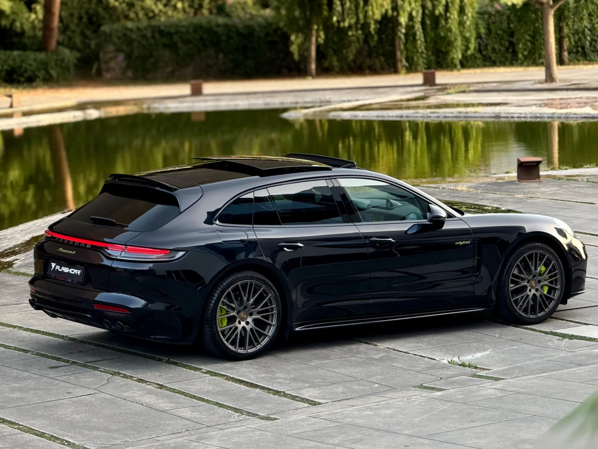 Porsche Panamera Sport Turismo 4 E-Hybrid Platinum Edition PDLS 23