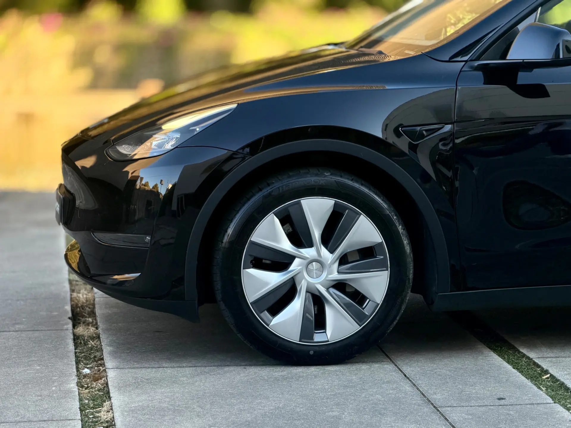 Tesla Model Y Long Range Dual Motor AWD 6