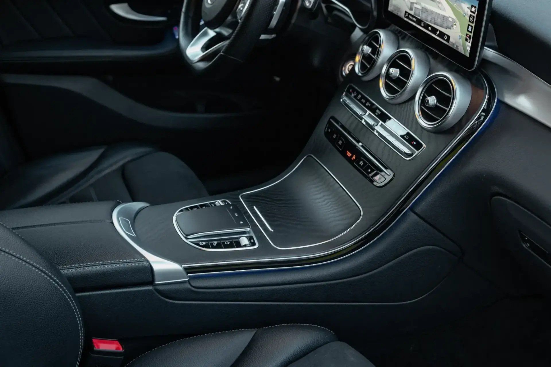 Mercedes-Benz GLC 300 de 4Matic 8