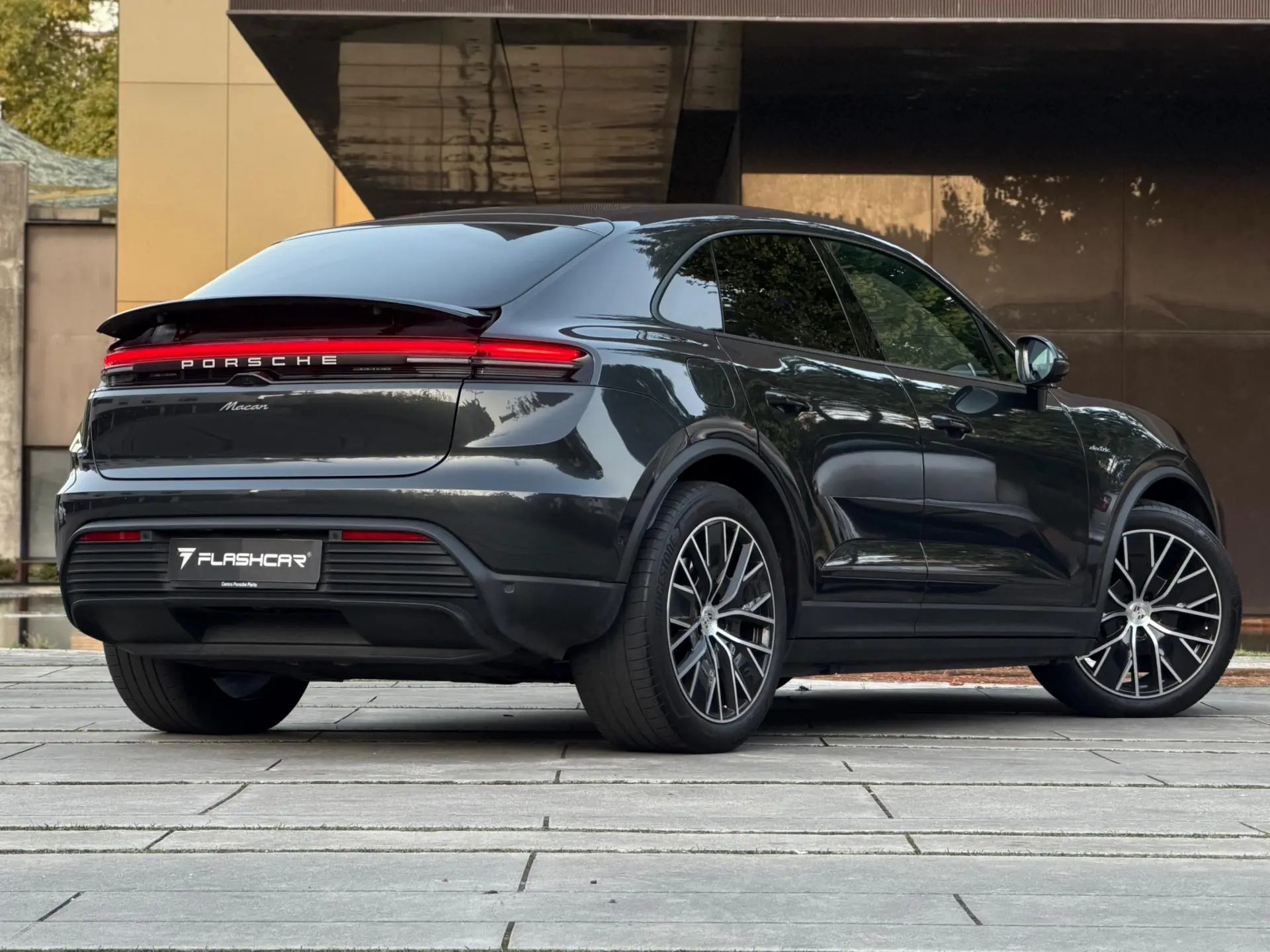 Porsche Macan Electric 11