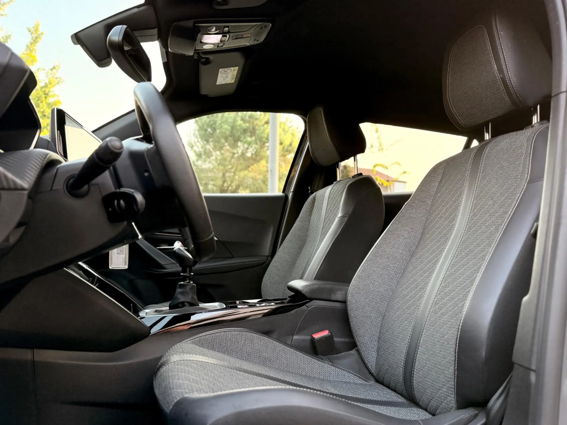 Peugeot 2008 1.2 PureTech Allure Pack 5