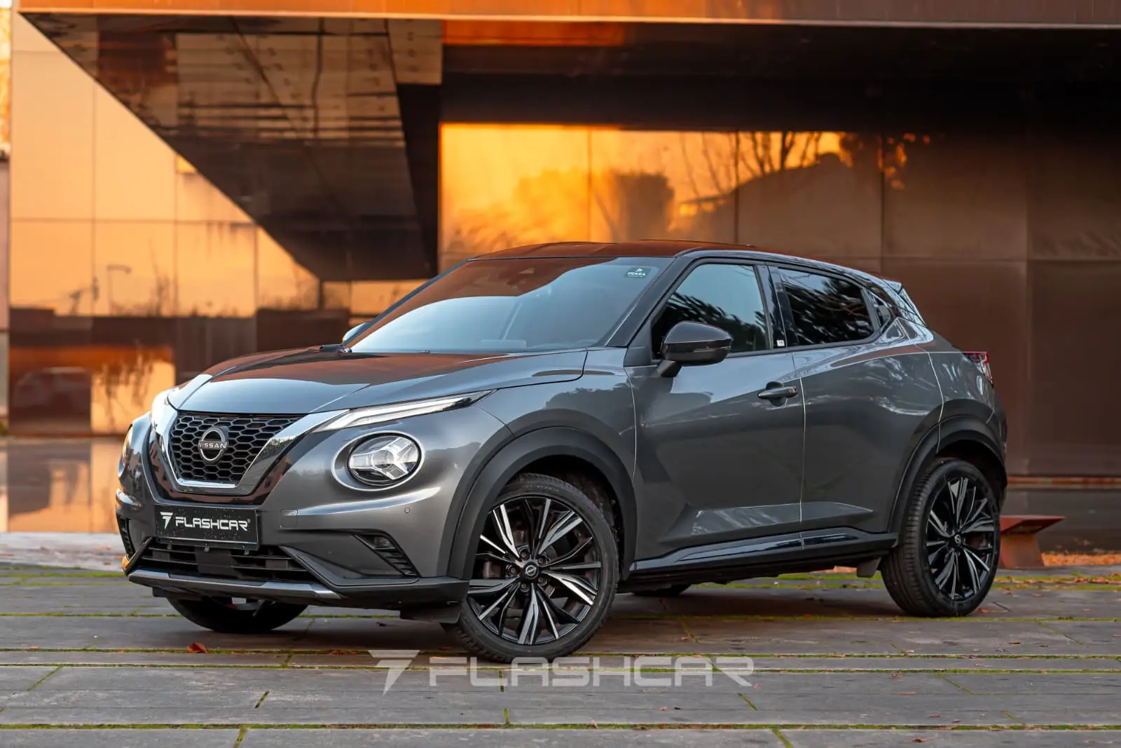 Nissan Juke 1.0 DIG-T N-Design Black 4