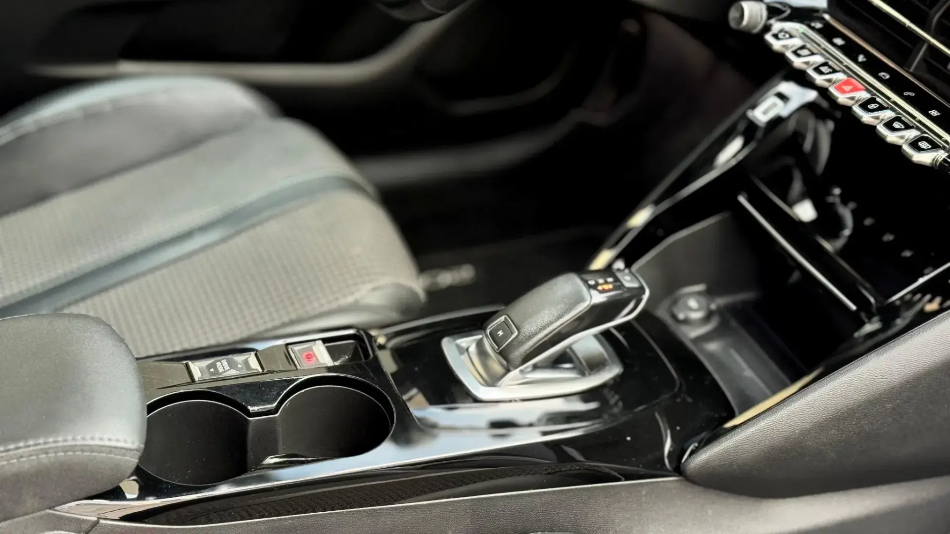 Peugeot 208 GT 17