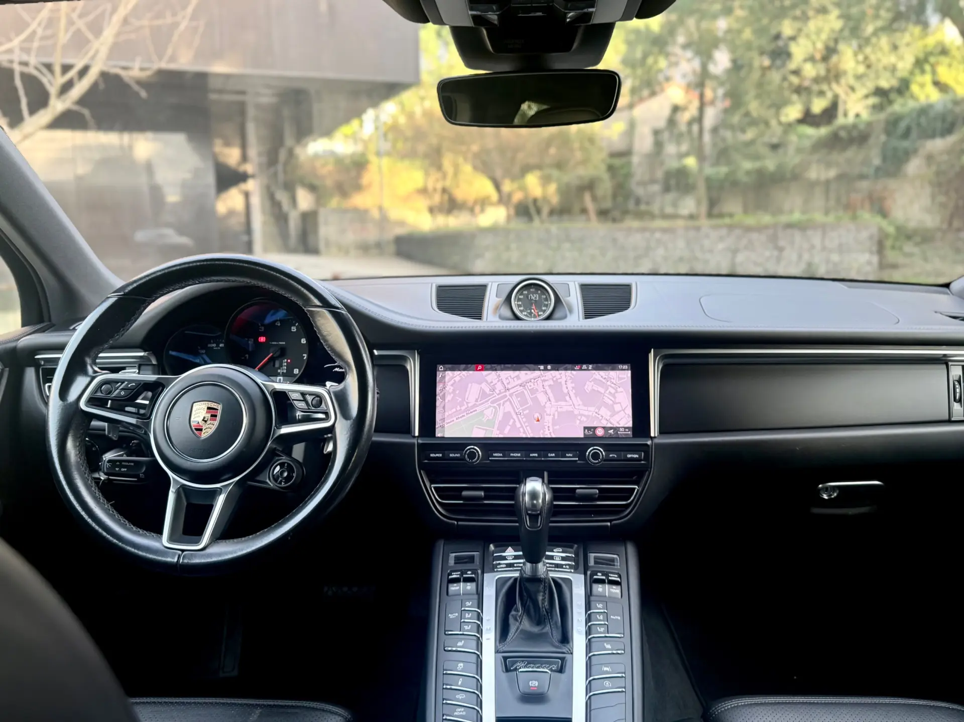 Porsche Macan Standard 3