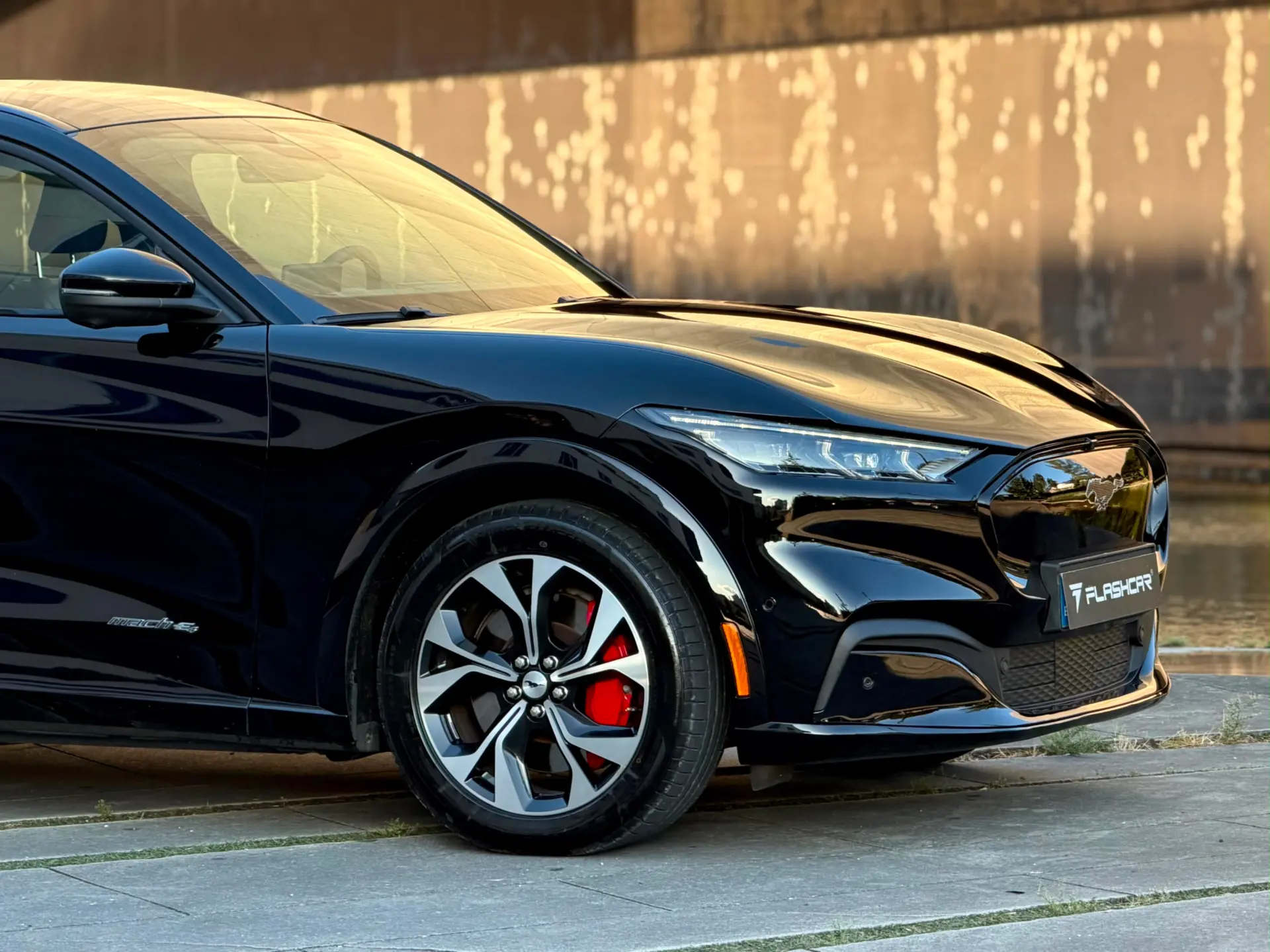 Ford Mustang Mach-E 75.7 kWh AWD RSK 18