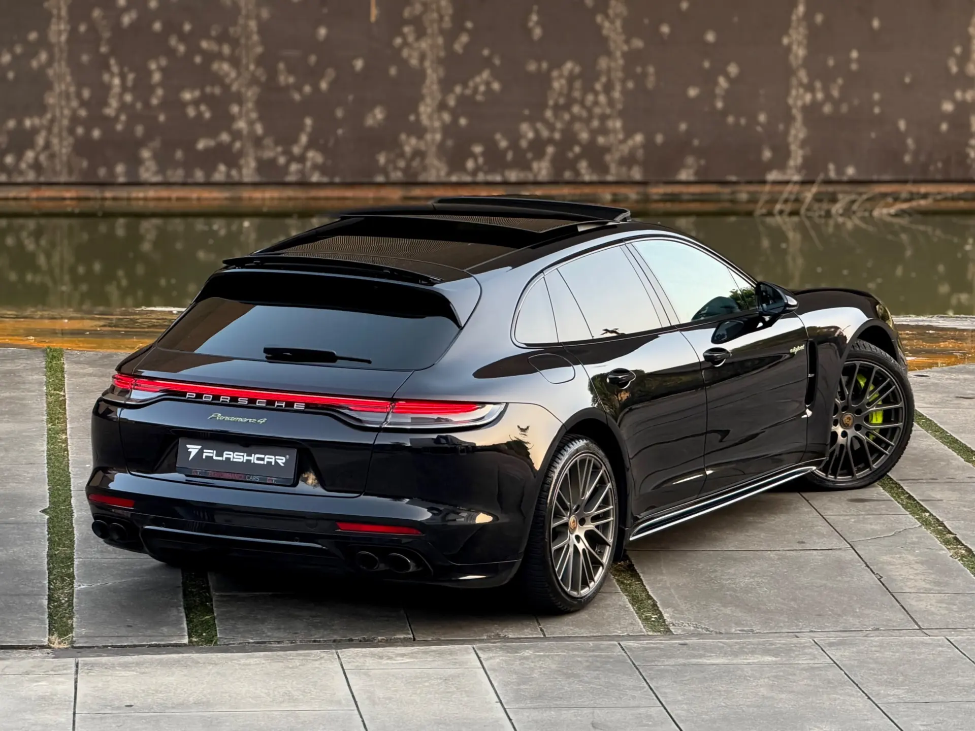 Porsche Panamera Sport Turismo 4 E-Hybrid Platinum Edition PDLS 3