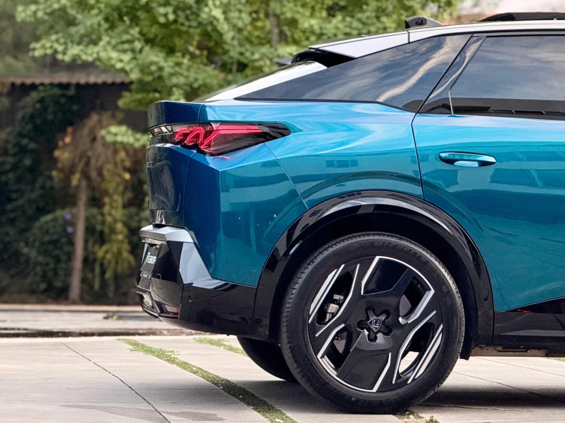 Peugeot E-3008 73 kWh GT 20