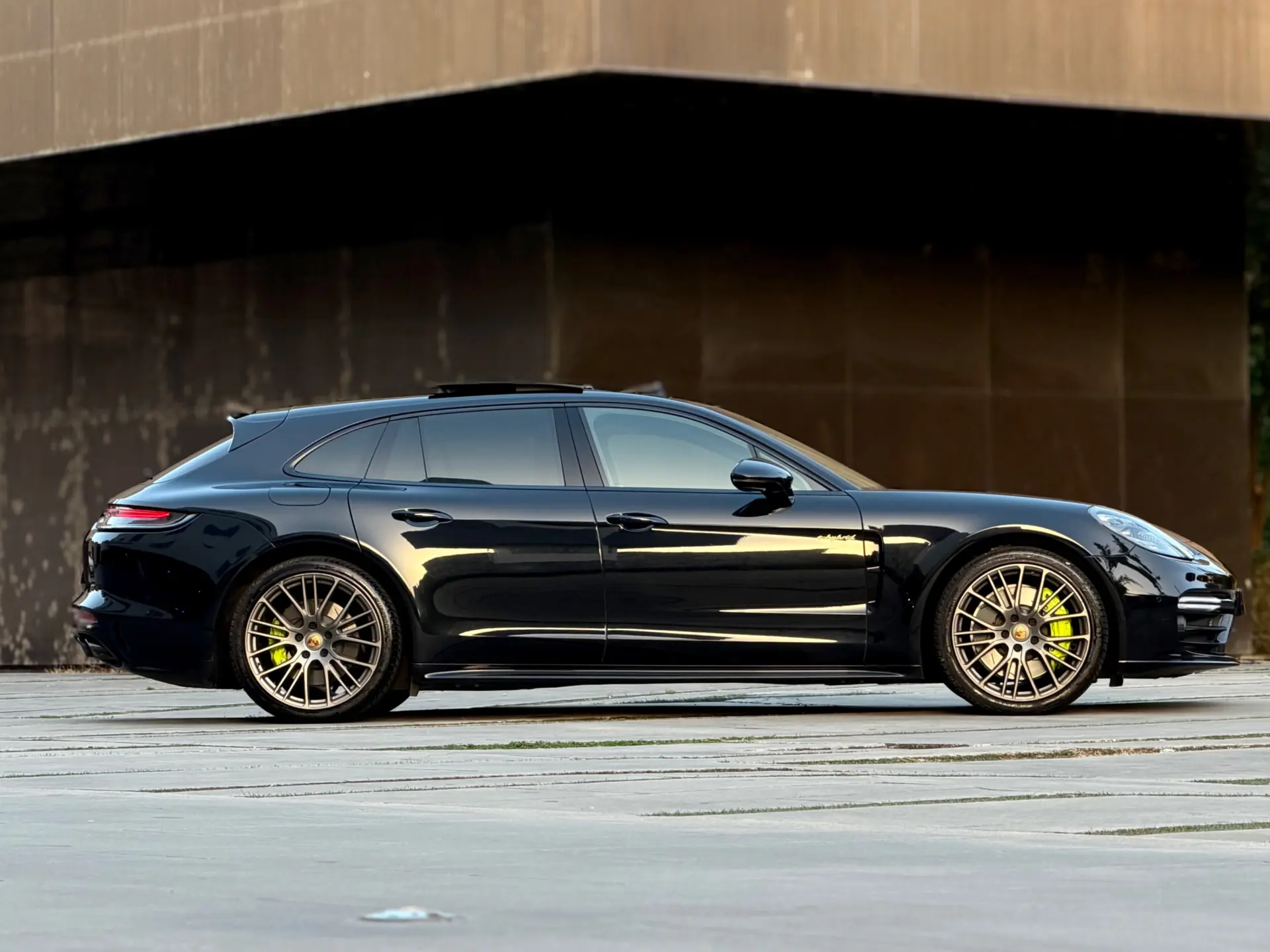 Porsche Panamera Sport Turismo 4 E-Hybrid Platinum Edition PDLS 17