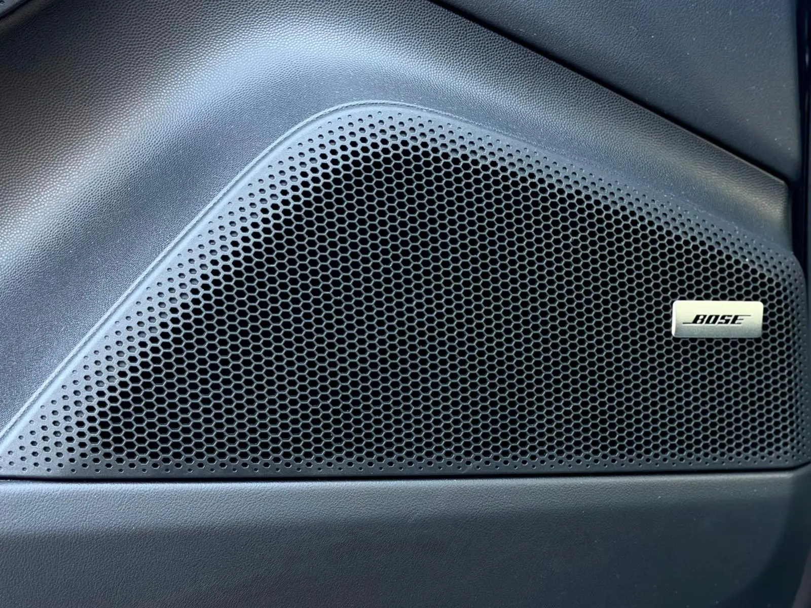 Porsche Macan Electric 8