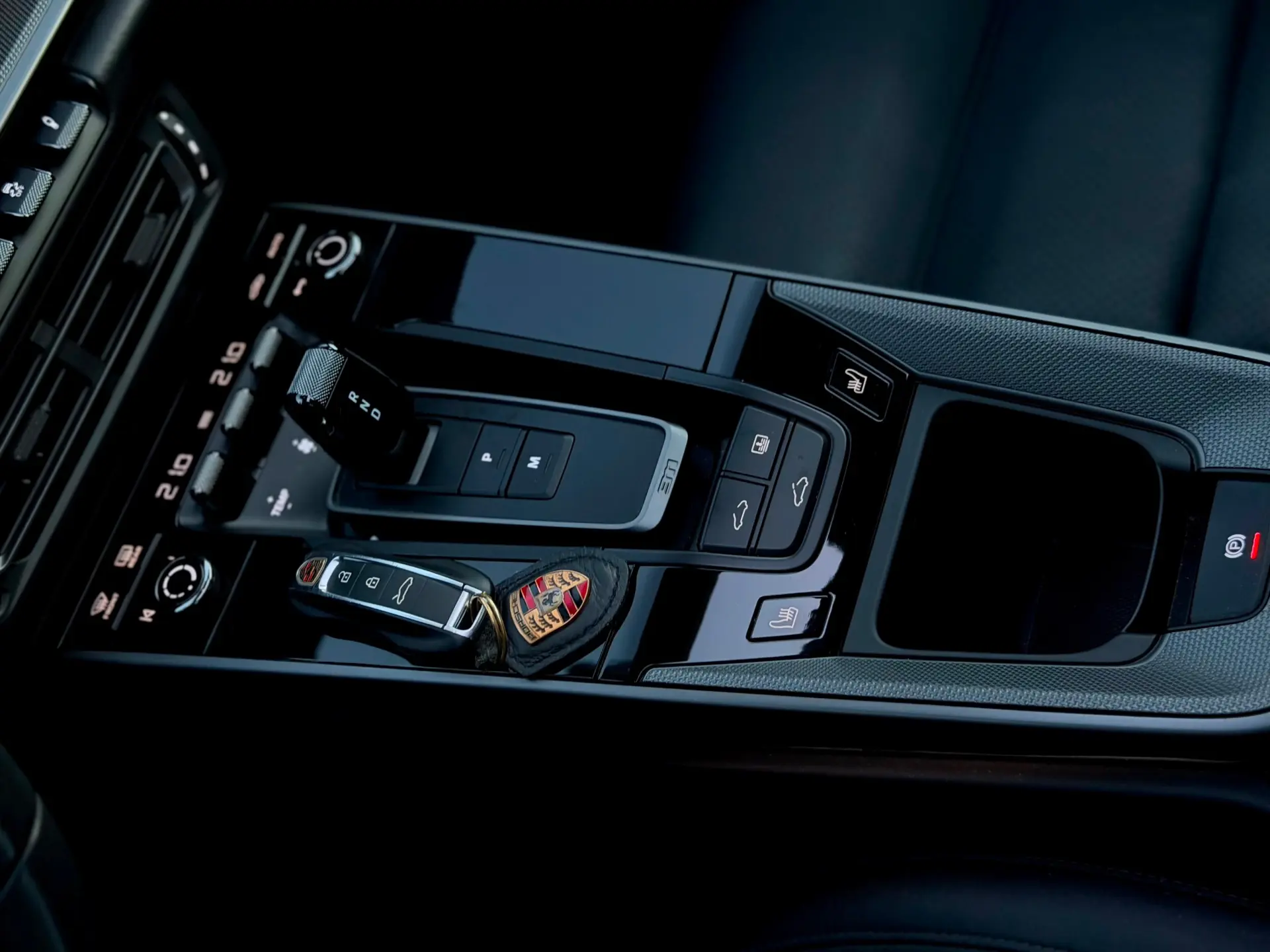 Porsche 911 (992) Carrera 4 PDK 19