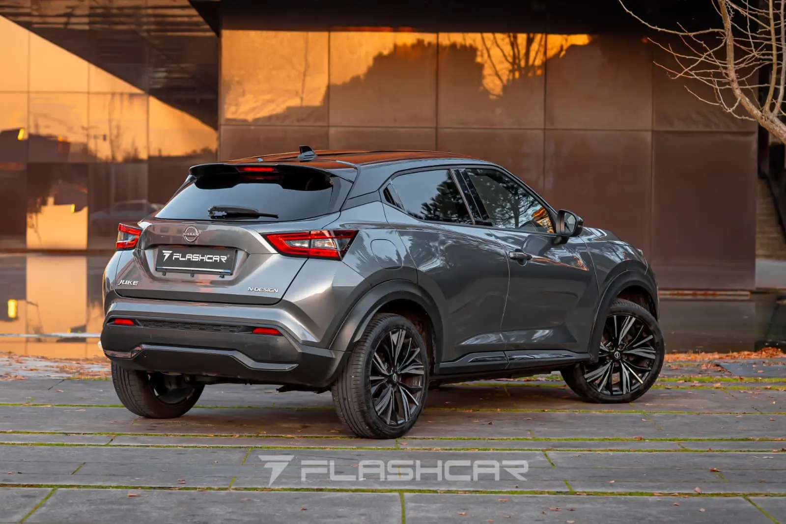 Nissan Juke 1.0 DIG-T N-Design Black 2