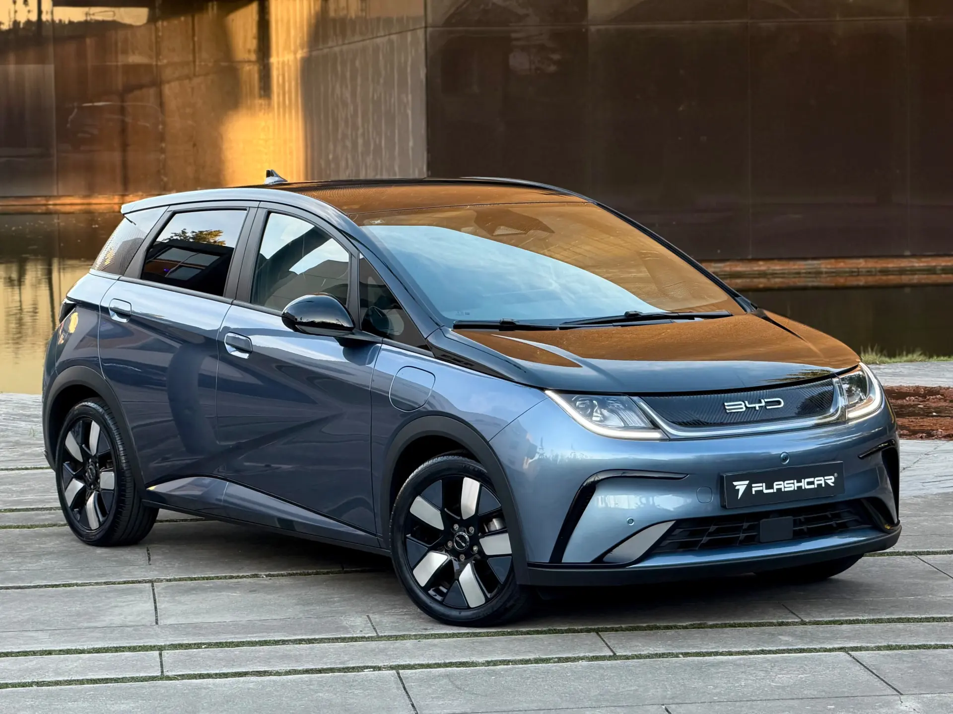 BYD Dolphin 60.4 kWh Design 1