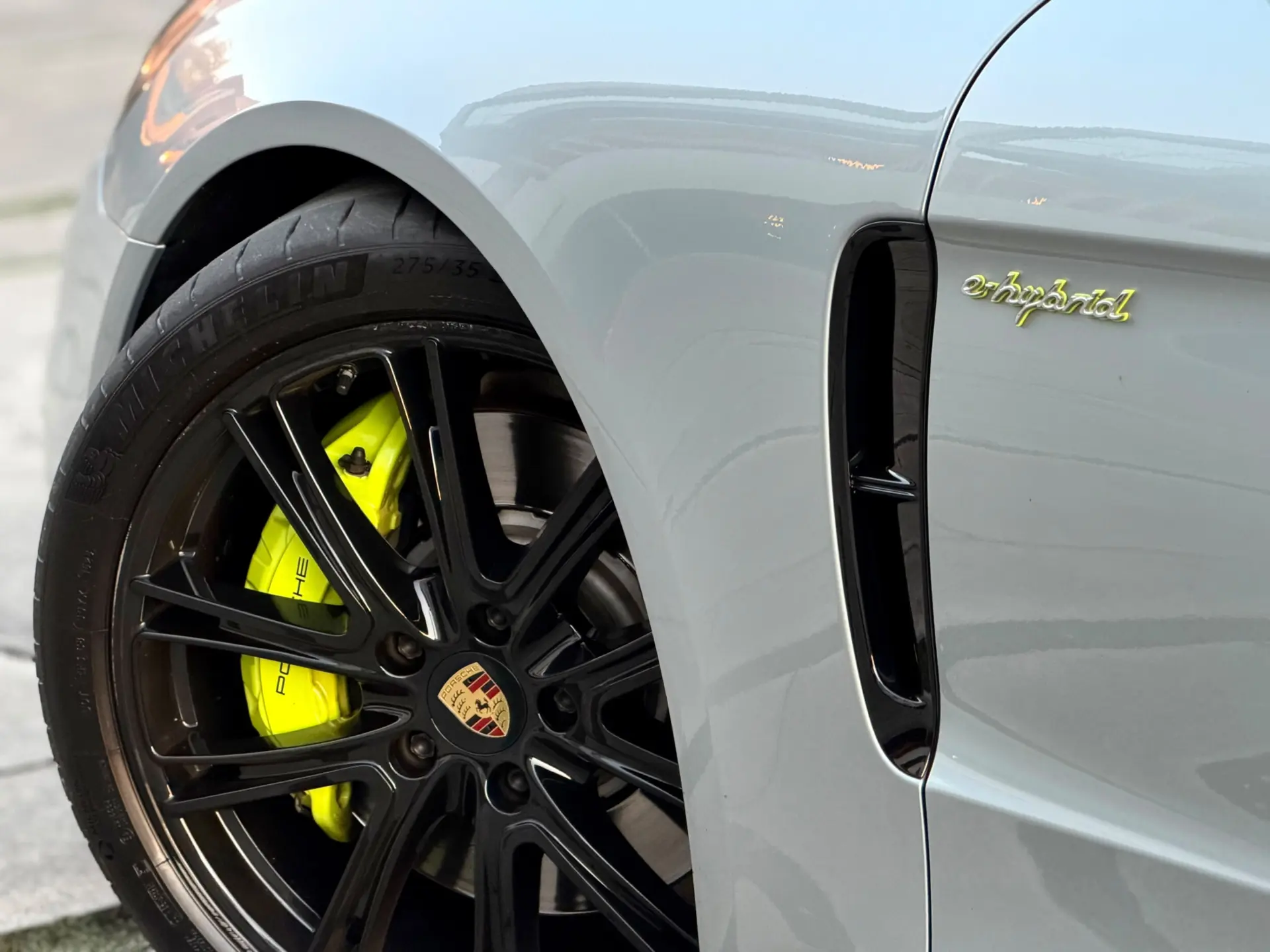 Porsche Panamera 4 E-Hybrid 3