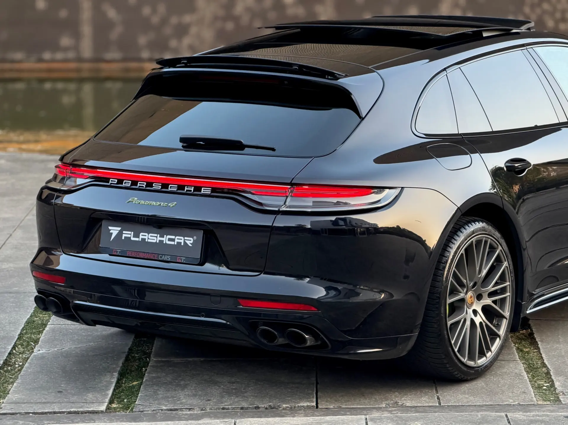 Porsche Panamera Sport Turismo 4 E-Hybrid Platinum Edition PDLS 21