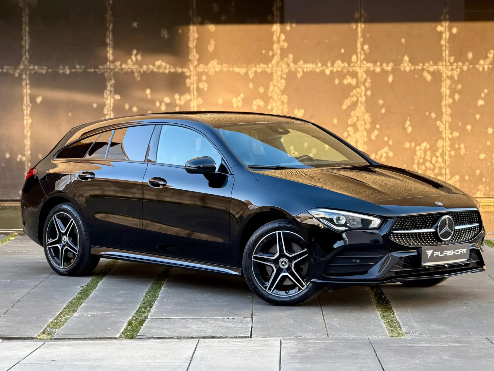 Mercedes-Benz CLA 250 e Shooting Brake AMG Line 1
