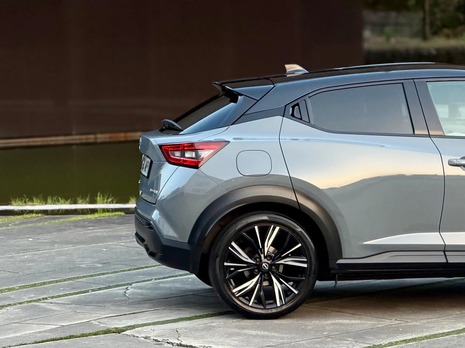 Nissan Juke 1.0 DIG-T N-Design Black 26