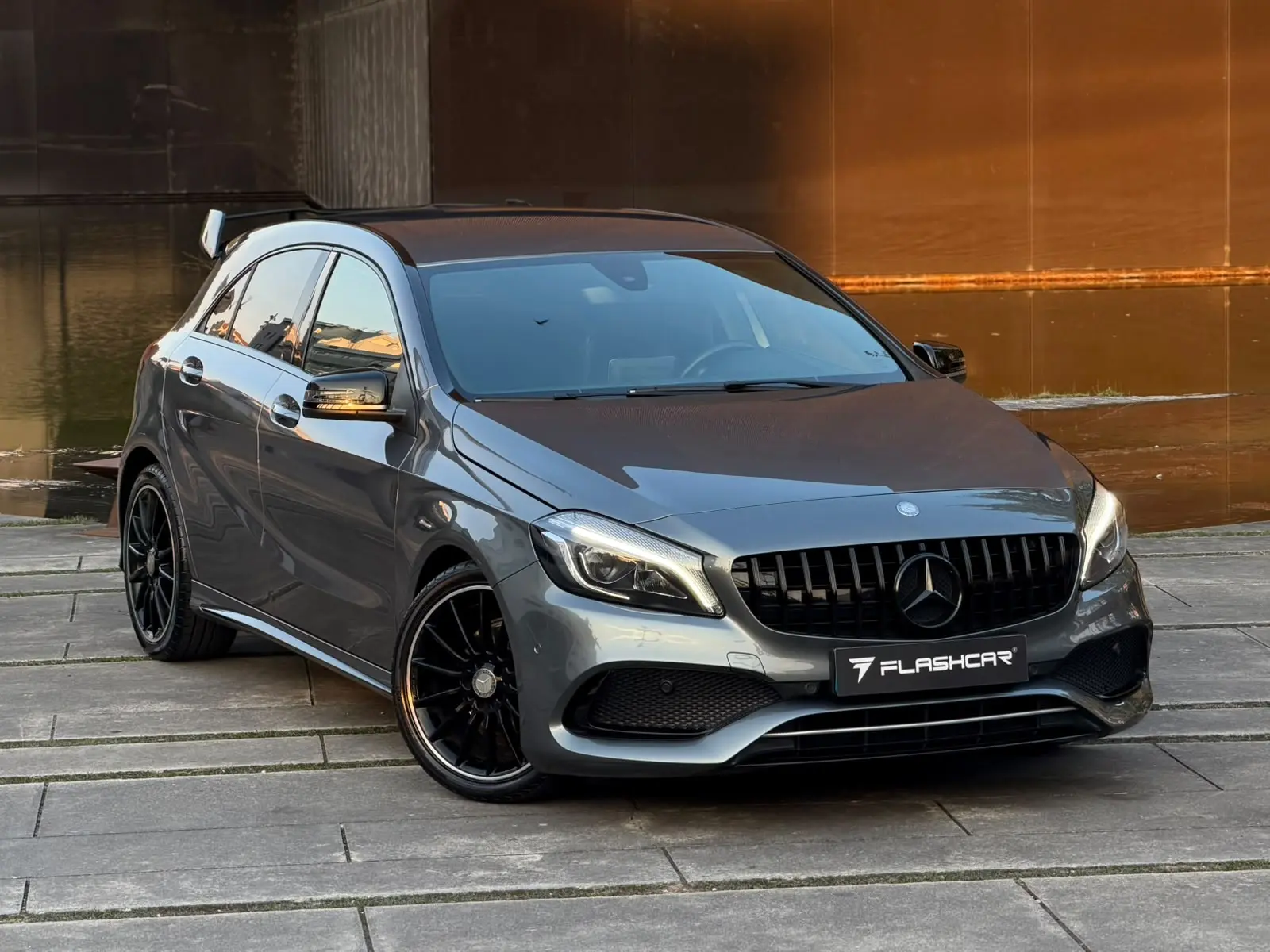 Mercedes-Benz A 180 AMG Line 1
