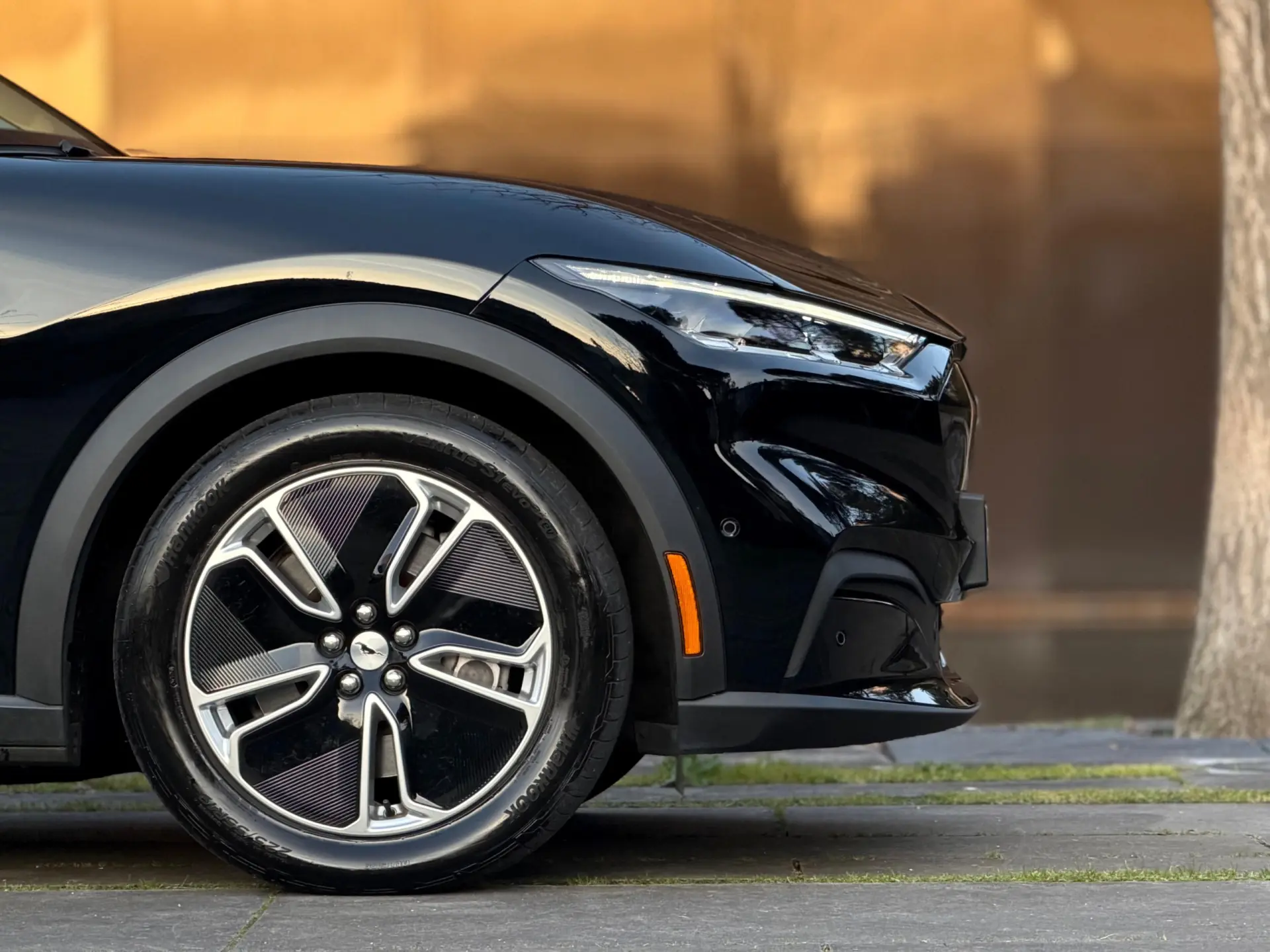 Ford Mustang Mach-E 75.7 kWh Base 32