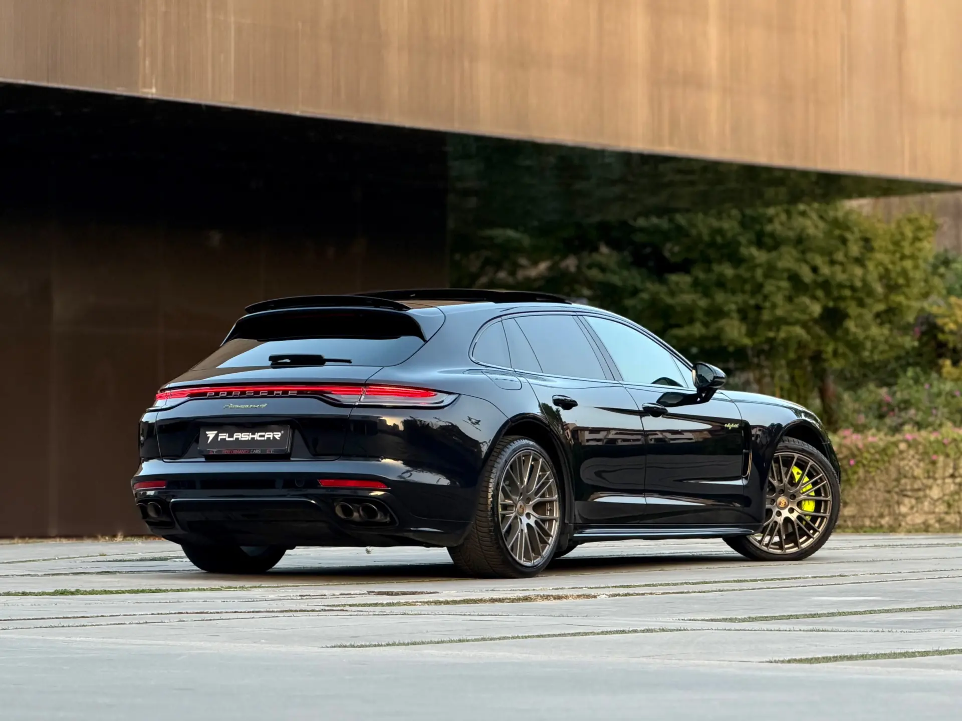 Porsche Panamera Sport Turismo 4 E-Hybrid Platinum Edition PDLS 19