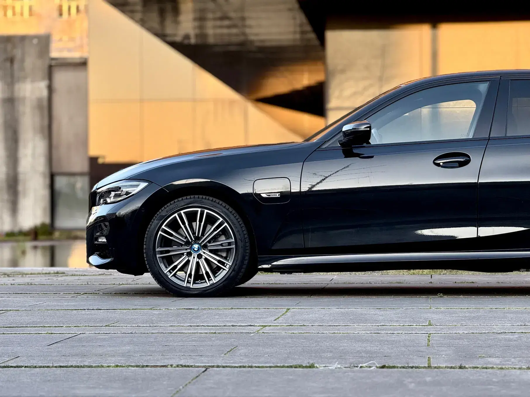 BMW 320 e Pack Desportivo M Auto 31