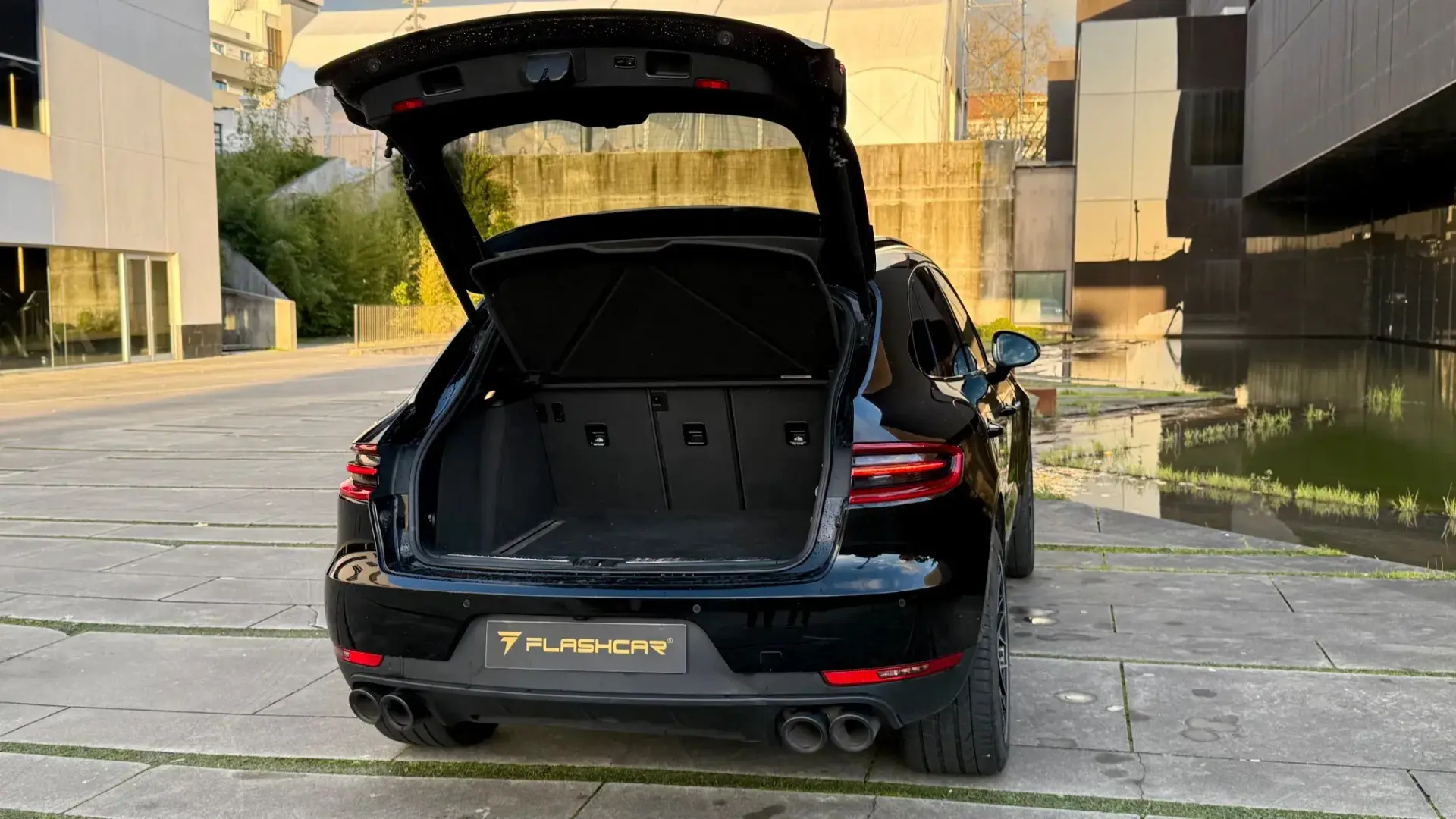 Porsche Macan S 25
