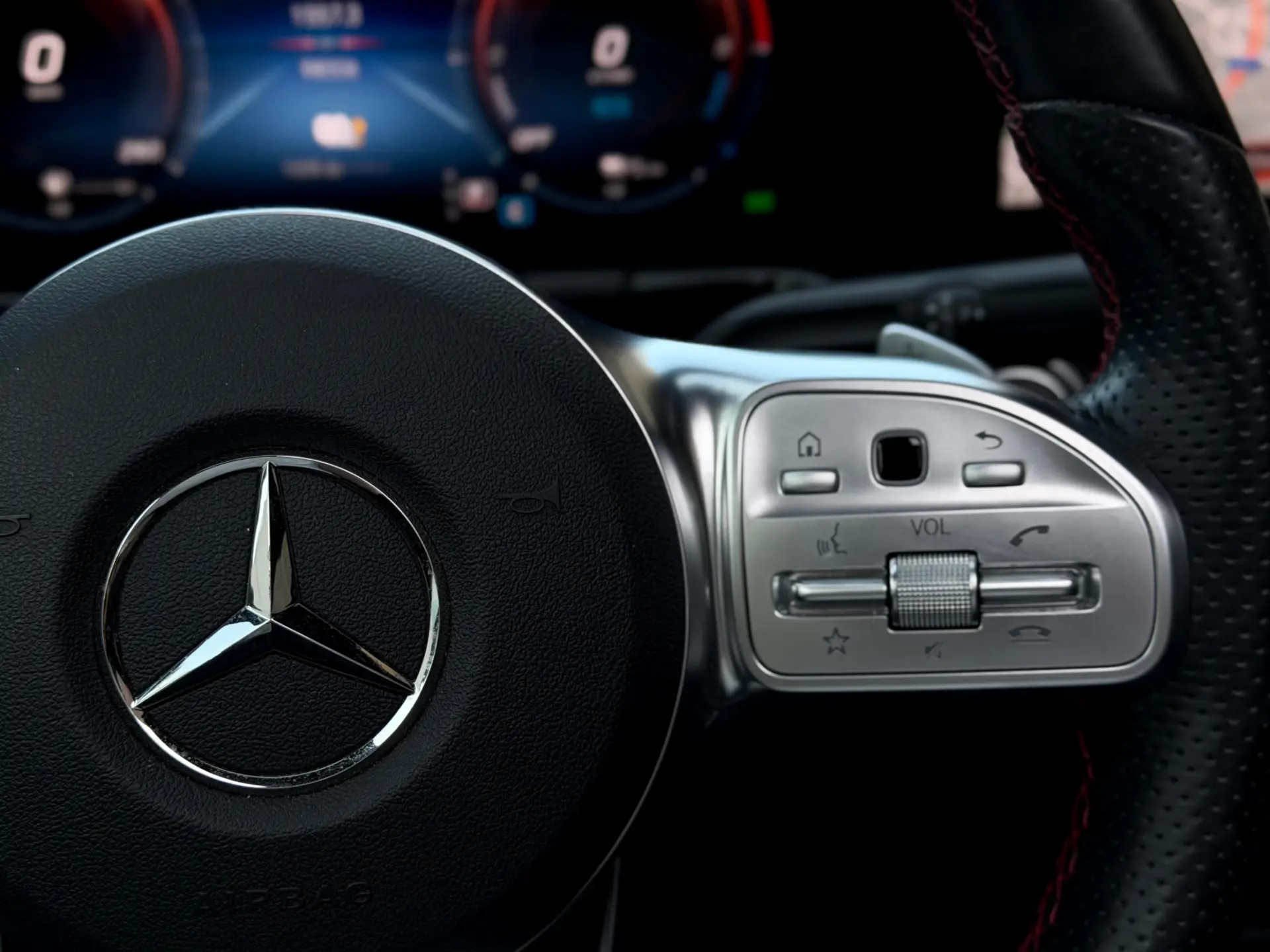 Mercedes-Benz GLA 250 e 8G-DCT AMG Line 13