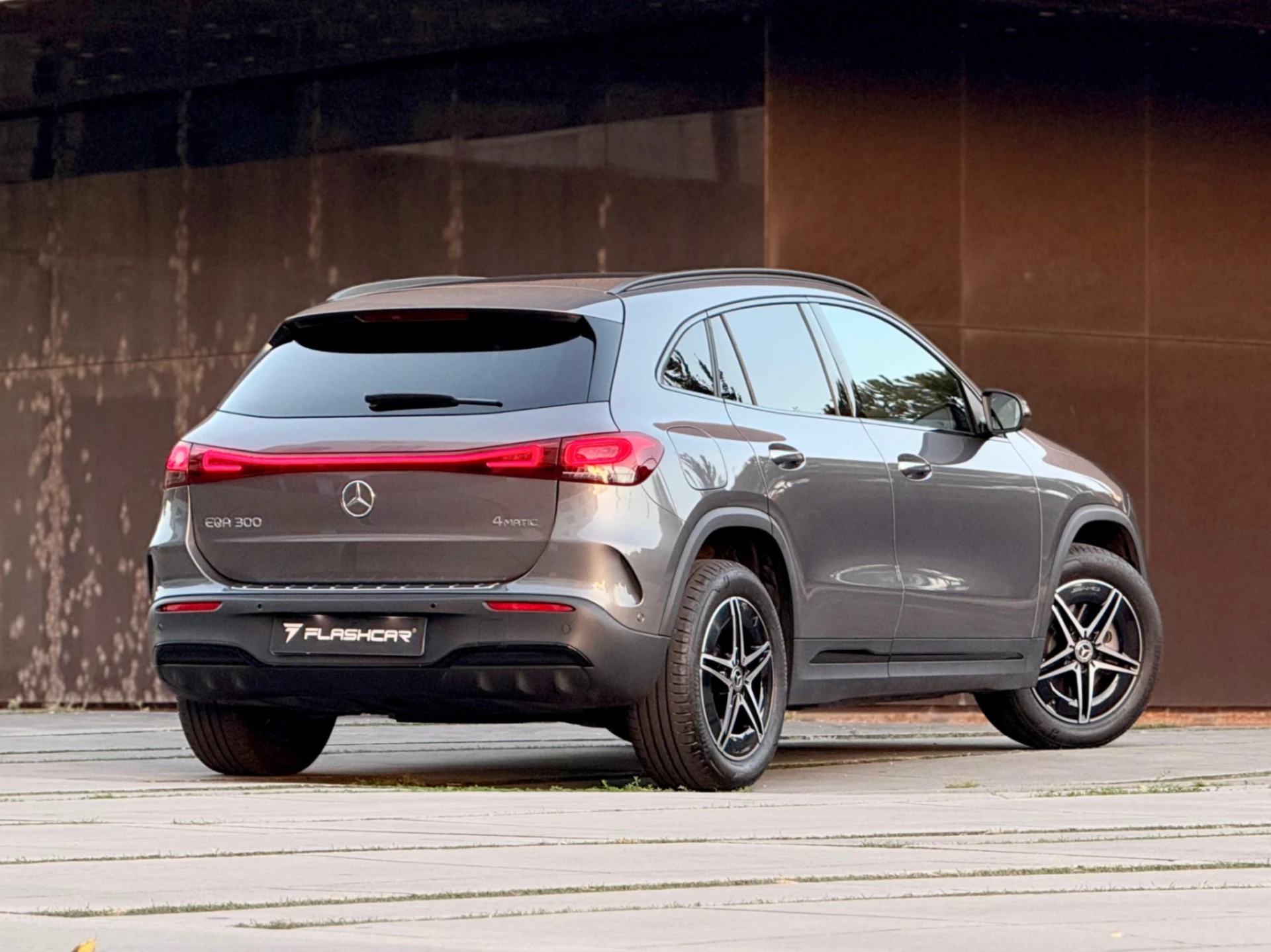 Mercedes-Benz EQA 300 4Matic AMG Line 2