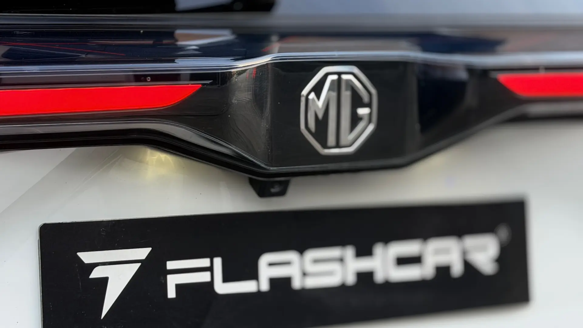 MG MG4 Trophy Ext Range 77 kWh 245 hp 30
