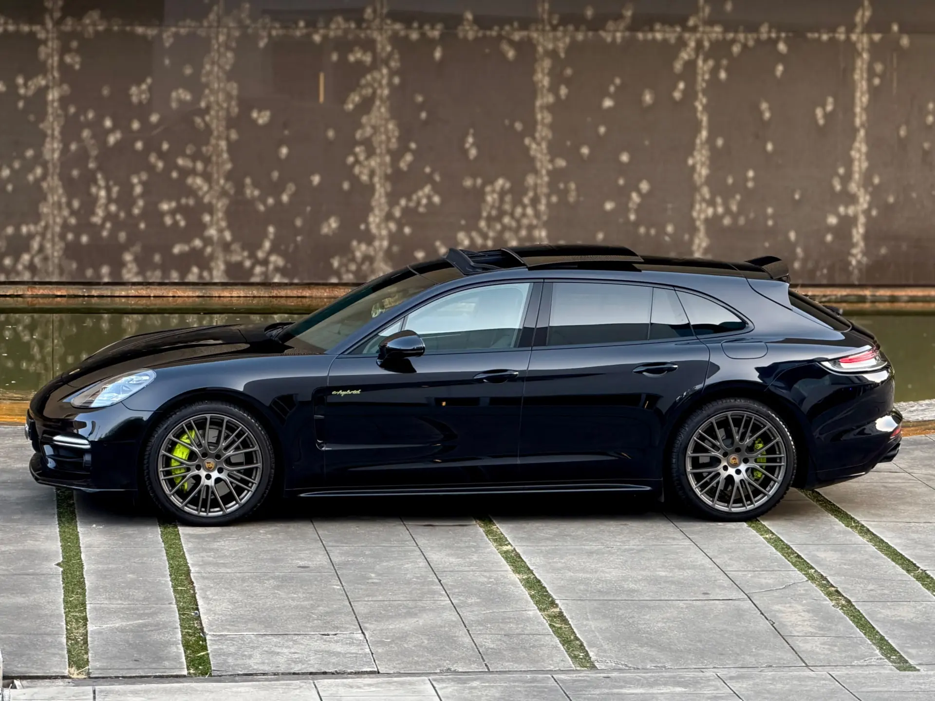 Porsche Panamera Sport Turismo 4 E-Hybrid Platinum Edition PDLS 34