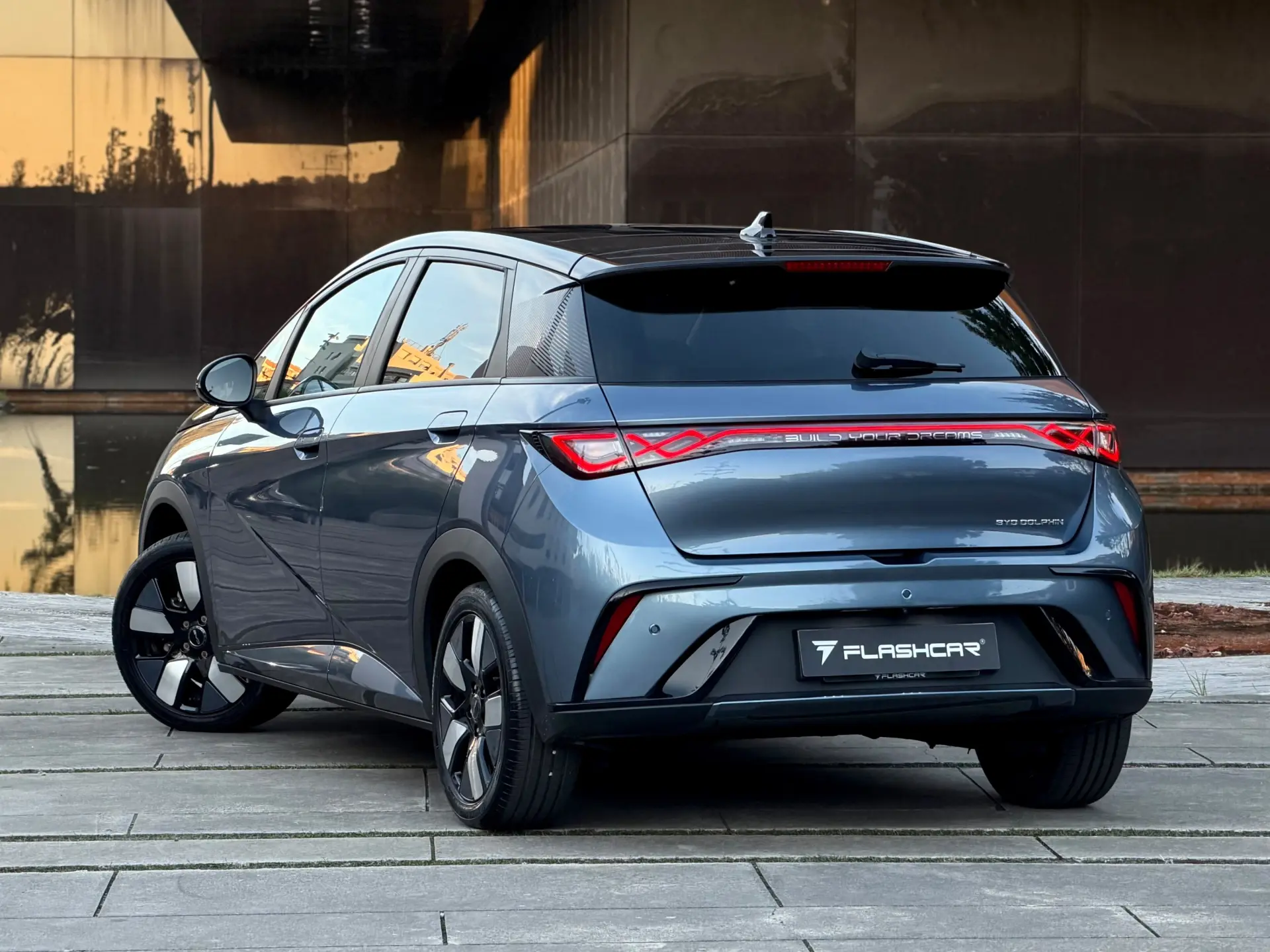 BYD Dolphin 60.4 kWh Design 37