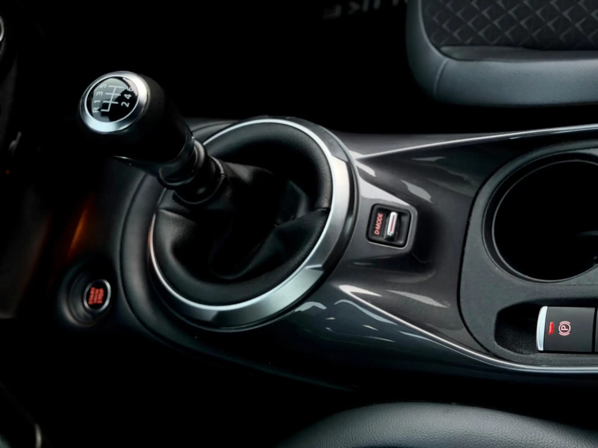 Nissan Juke 1.0 DIG-T N-Design Black 12