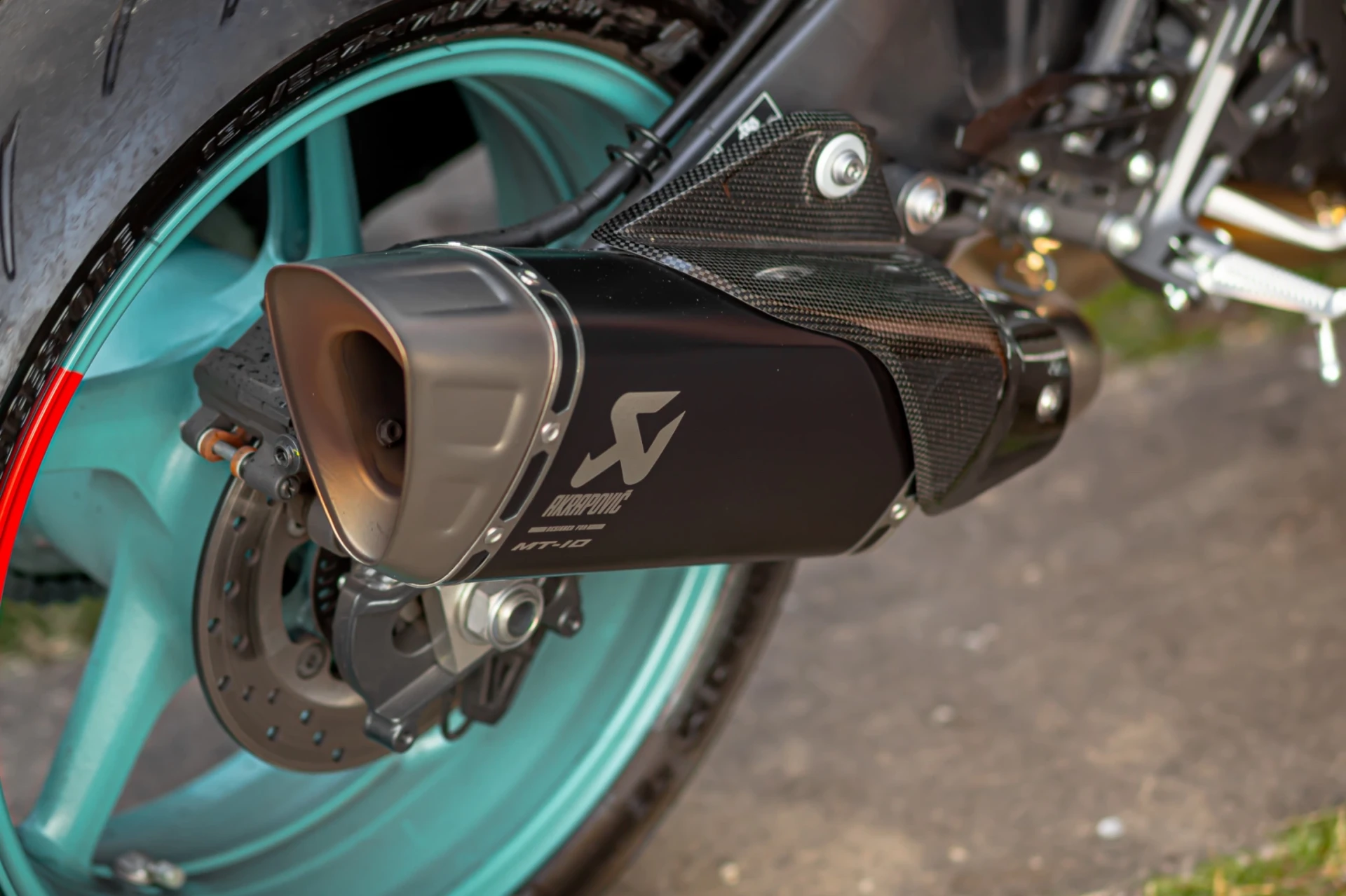 Yamaha MT-10 AKRAPOVIC 3