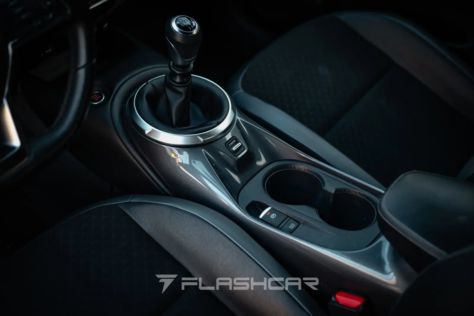 Nissan Juke 1.0 DIG-T N-Design Black 10