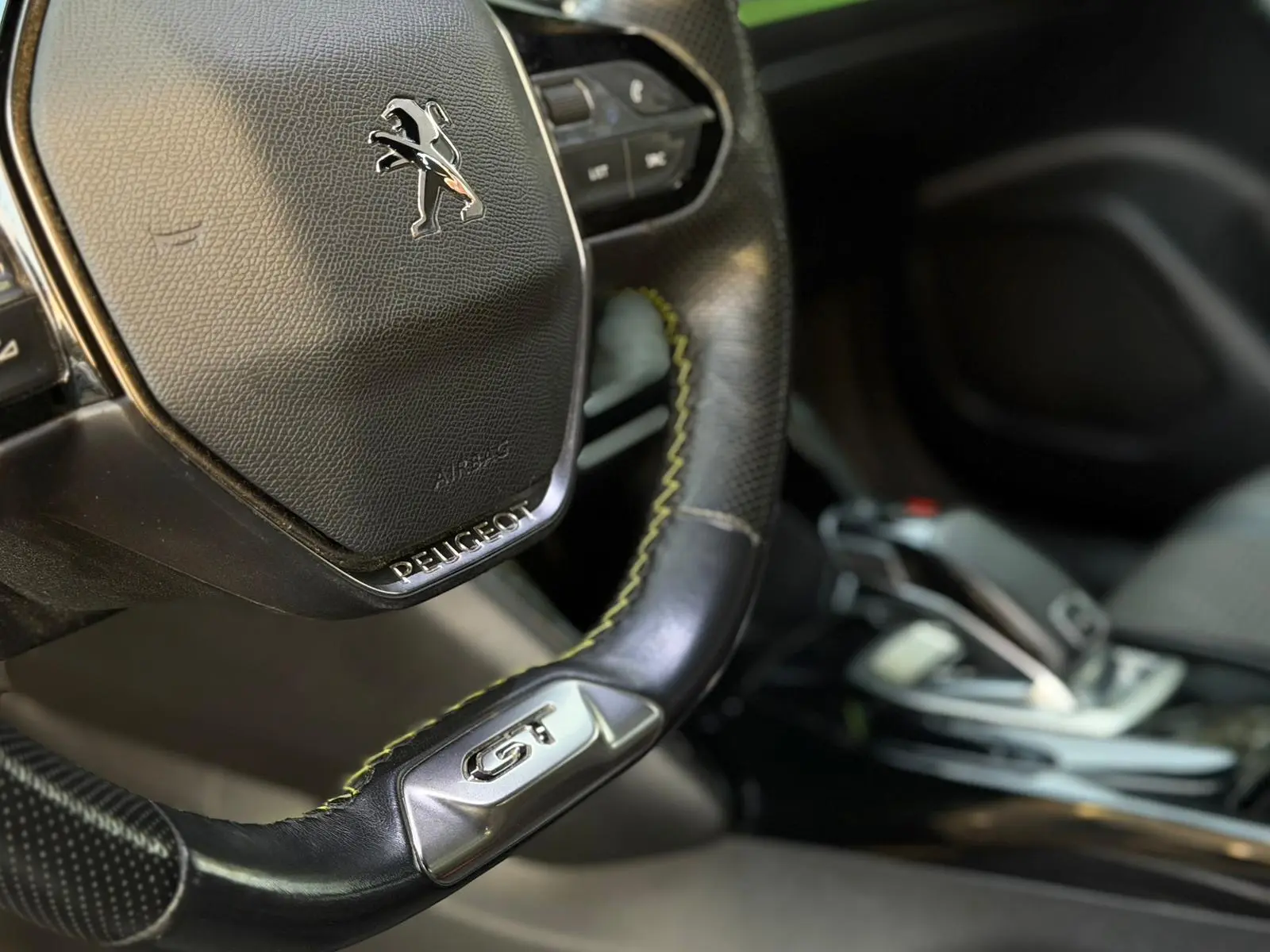 Peugeot 2008 1.2 PureTech GT EAT8 40