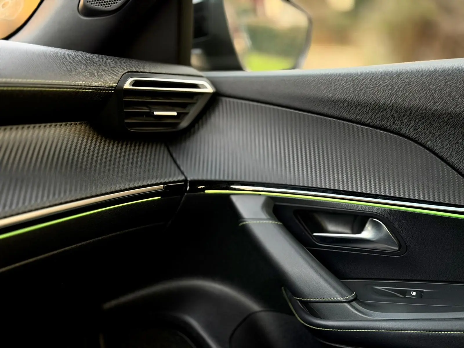 Peugeot 2008 1.2 PureTech GT EAT8 5