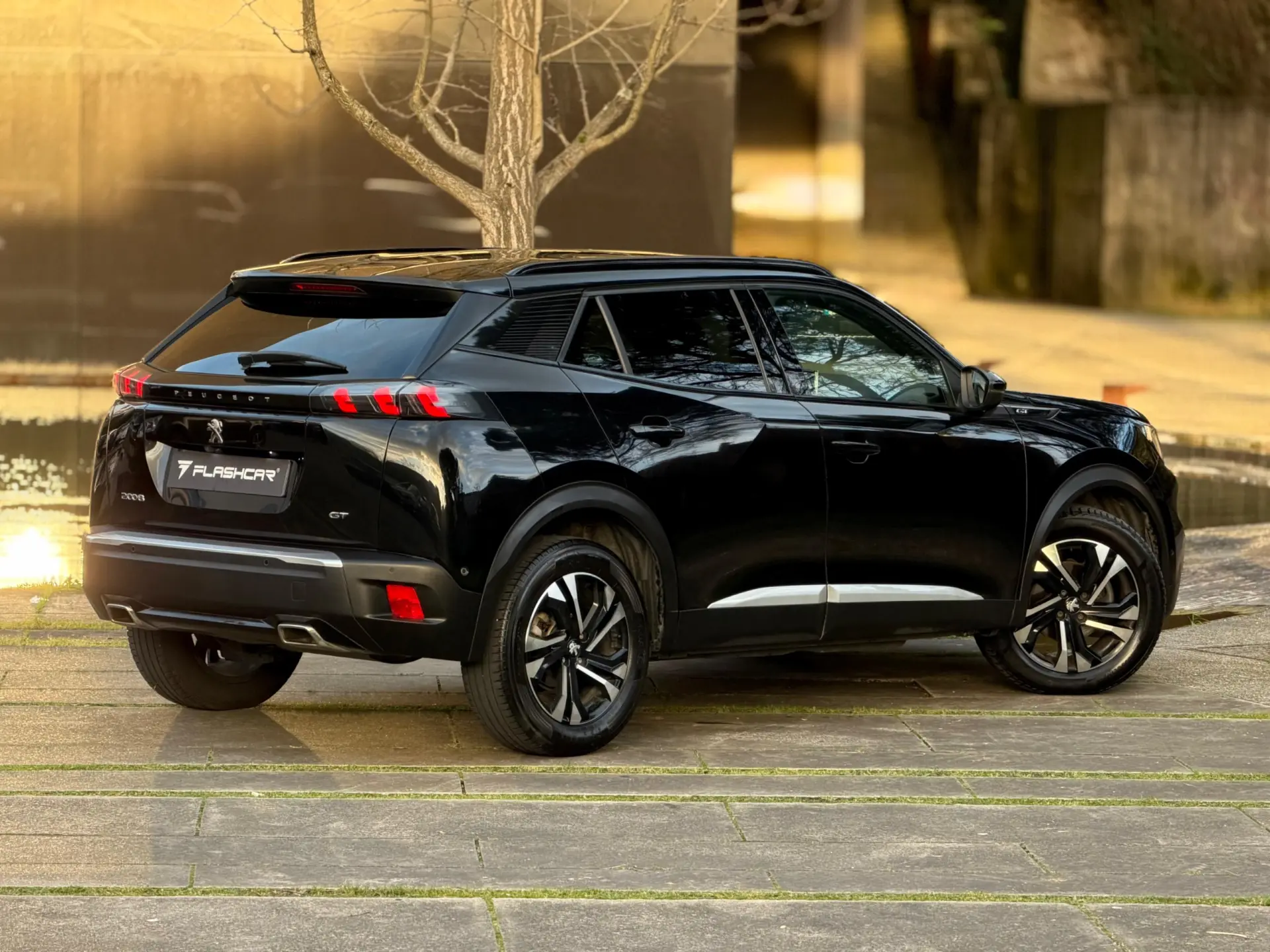 Peugeot 2008 1.2 PureTech GT EAT8 11