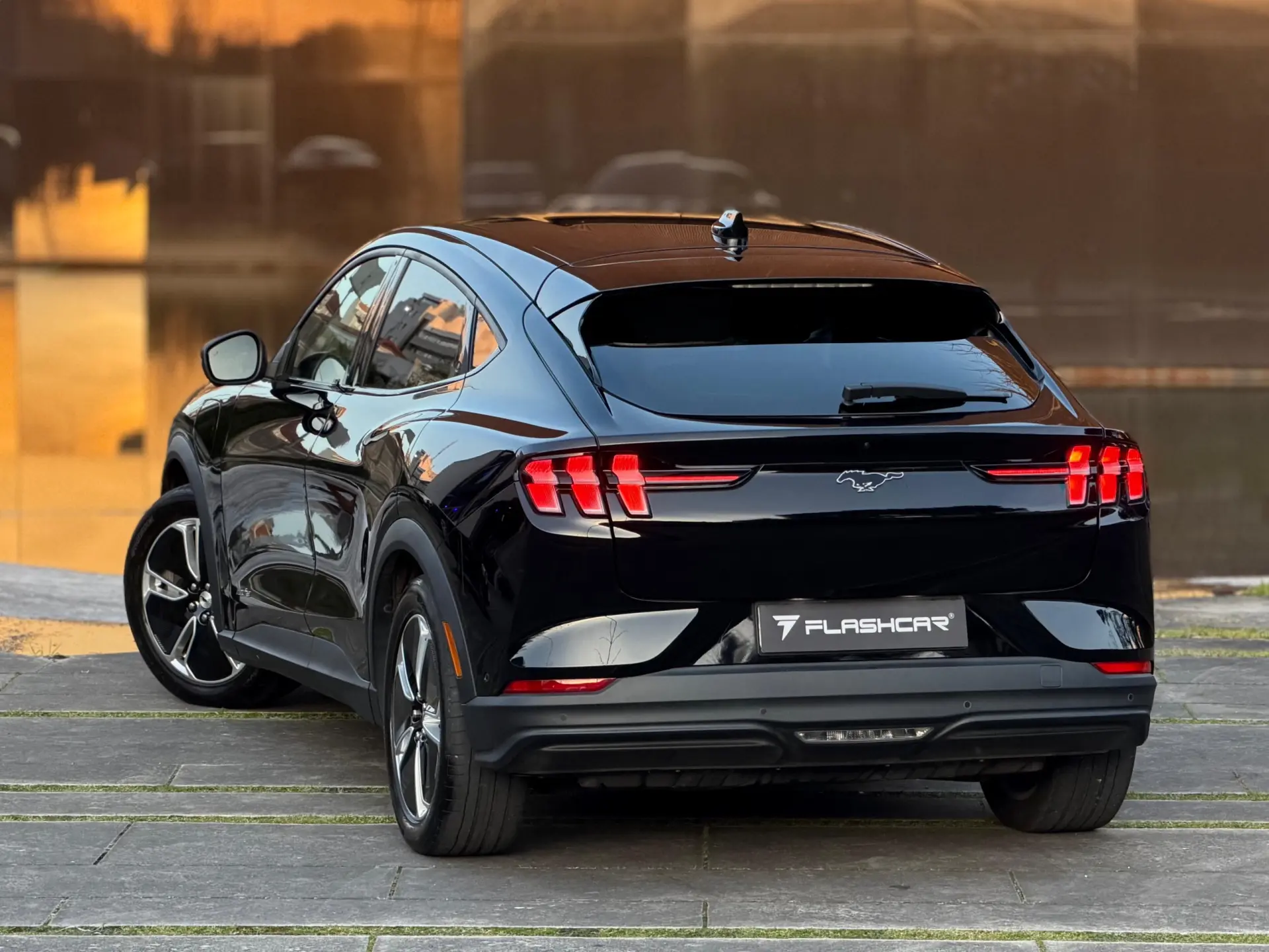 Ford Mustang Mach-E 75.7 kWh Base 3