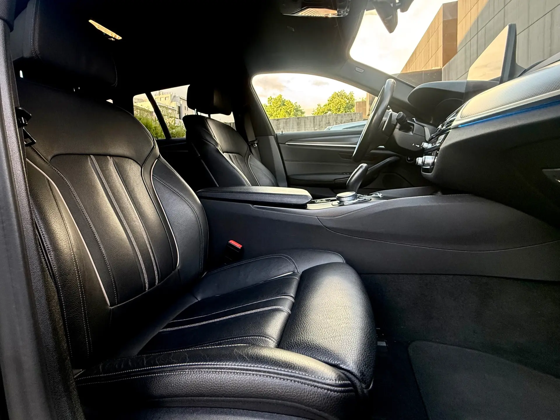 BMW 520 e Pack M 28