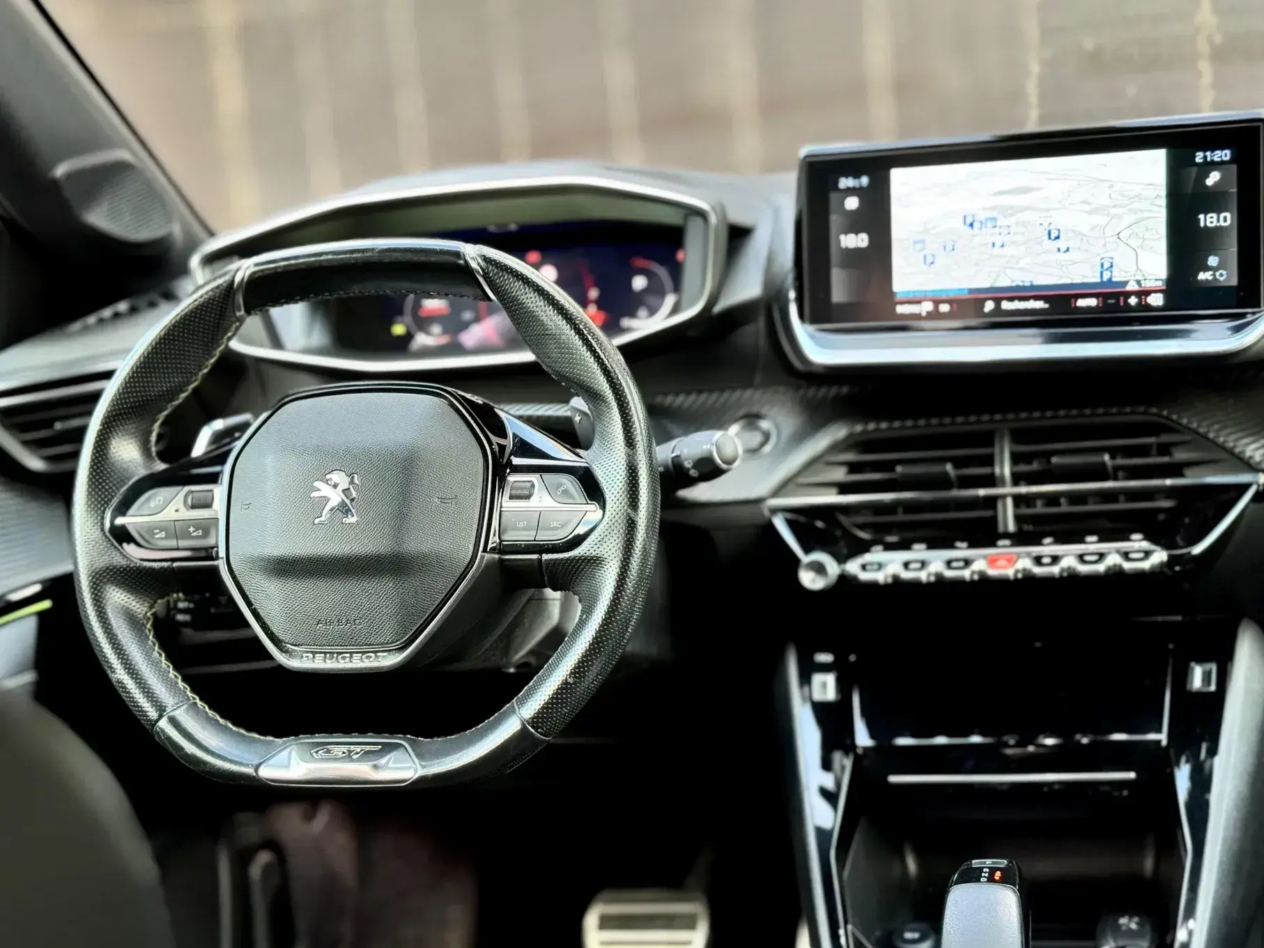 Peugeot 208 GT 6