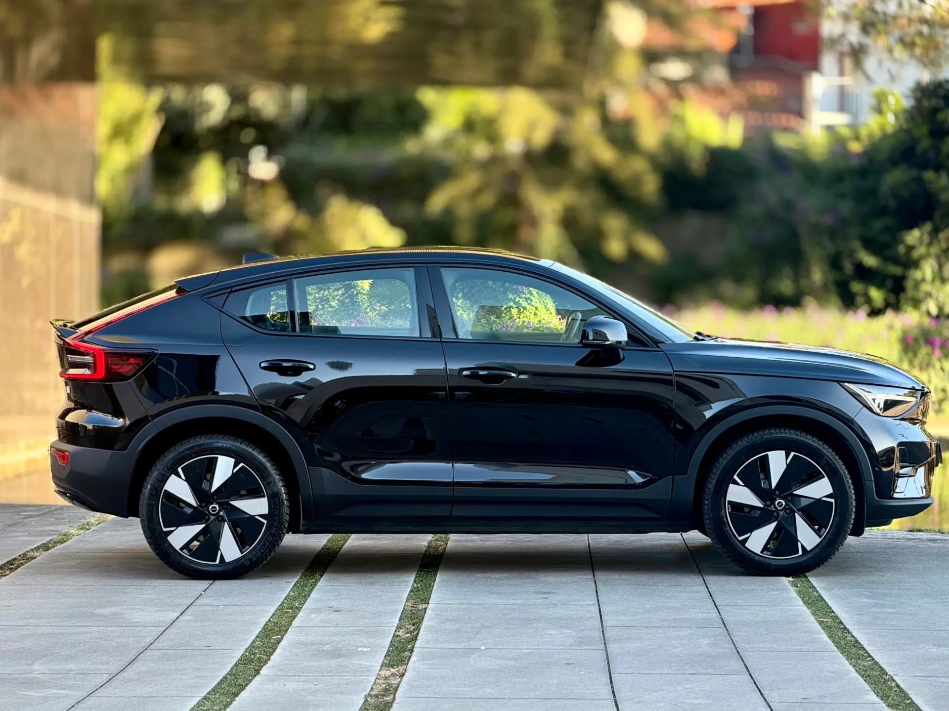 Volvo C40 Recharge 82 kWh Single M. Extended Range RWD Ultimate 32