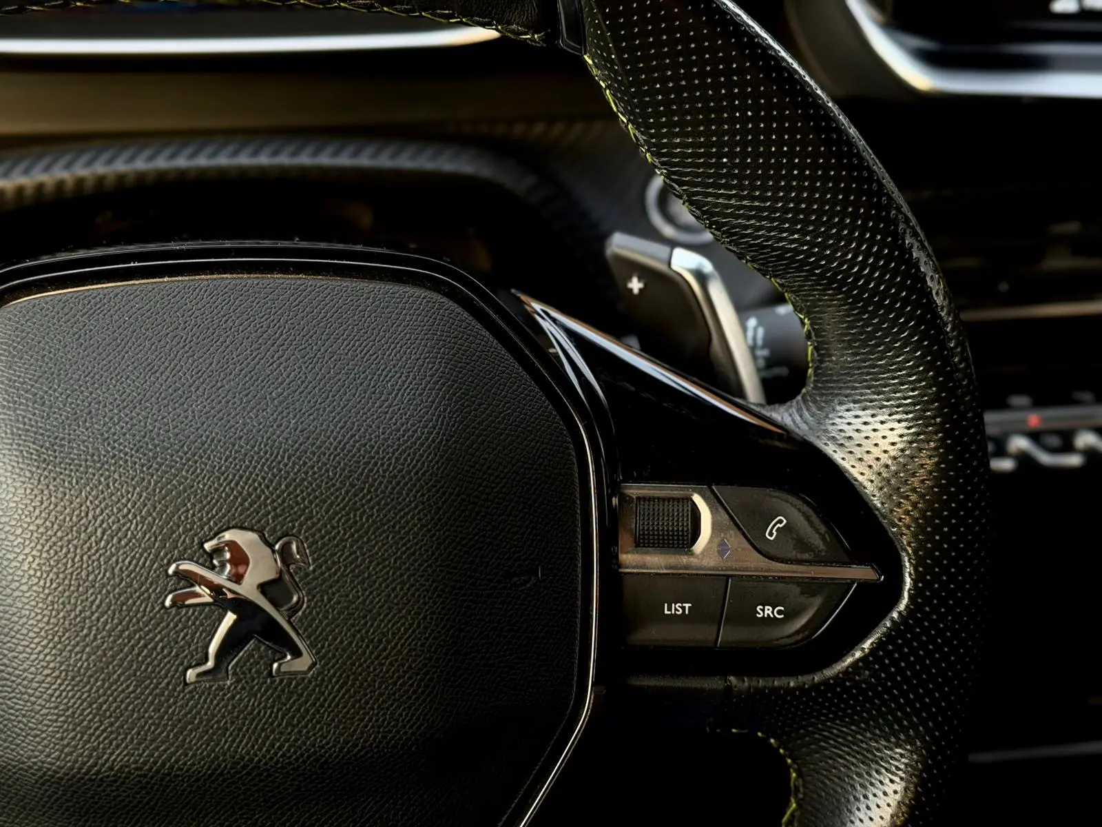 Peugeot 2008 1.2 PureTech GT EAT8 4