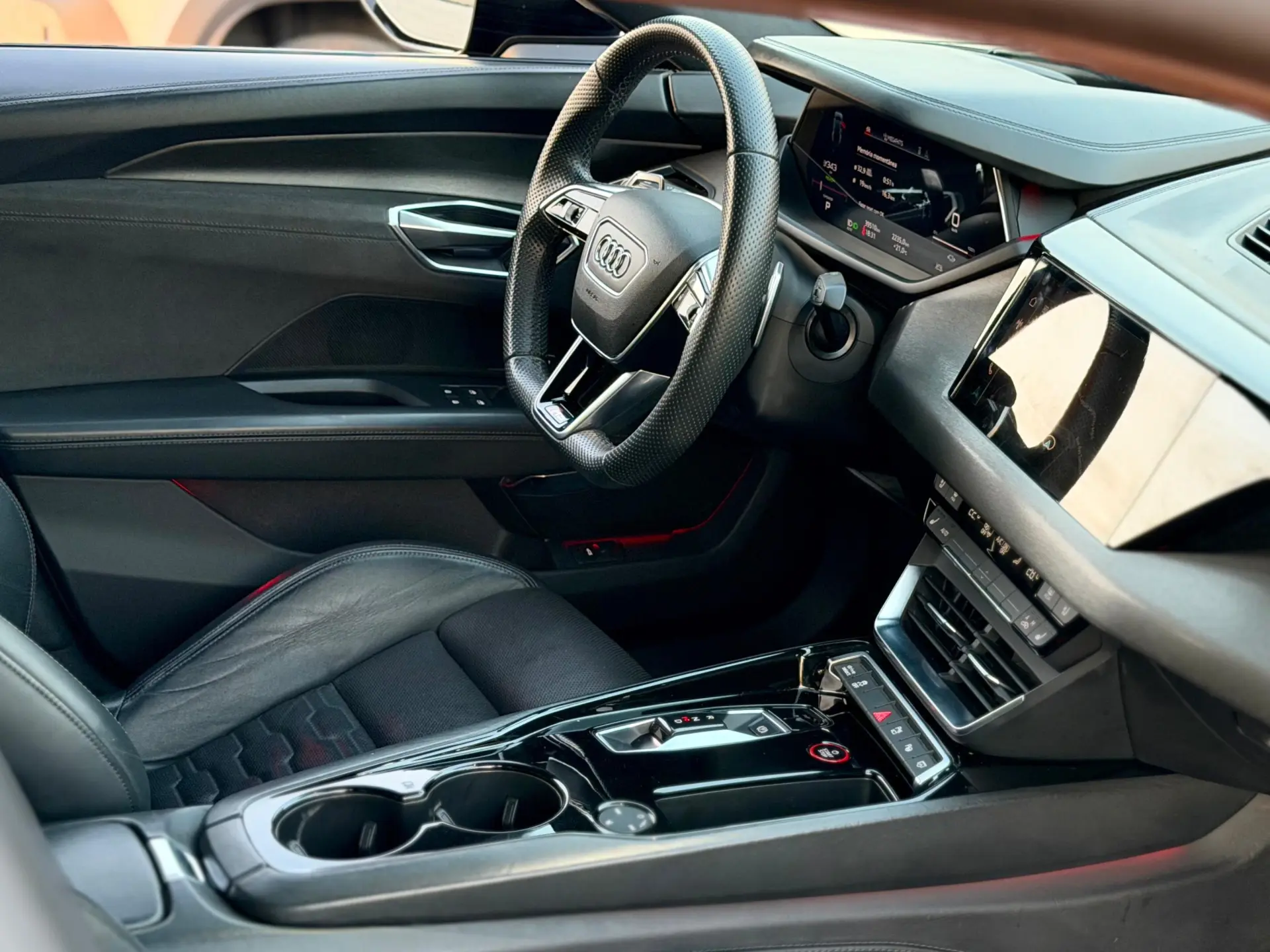 Audi e-tron GT quattro 96