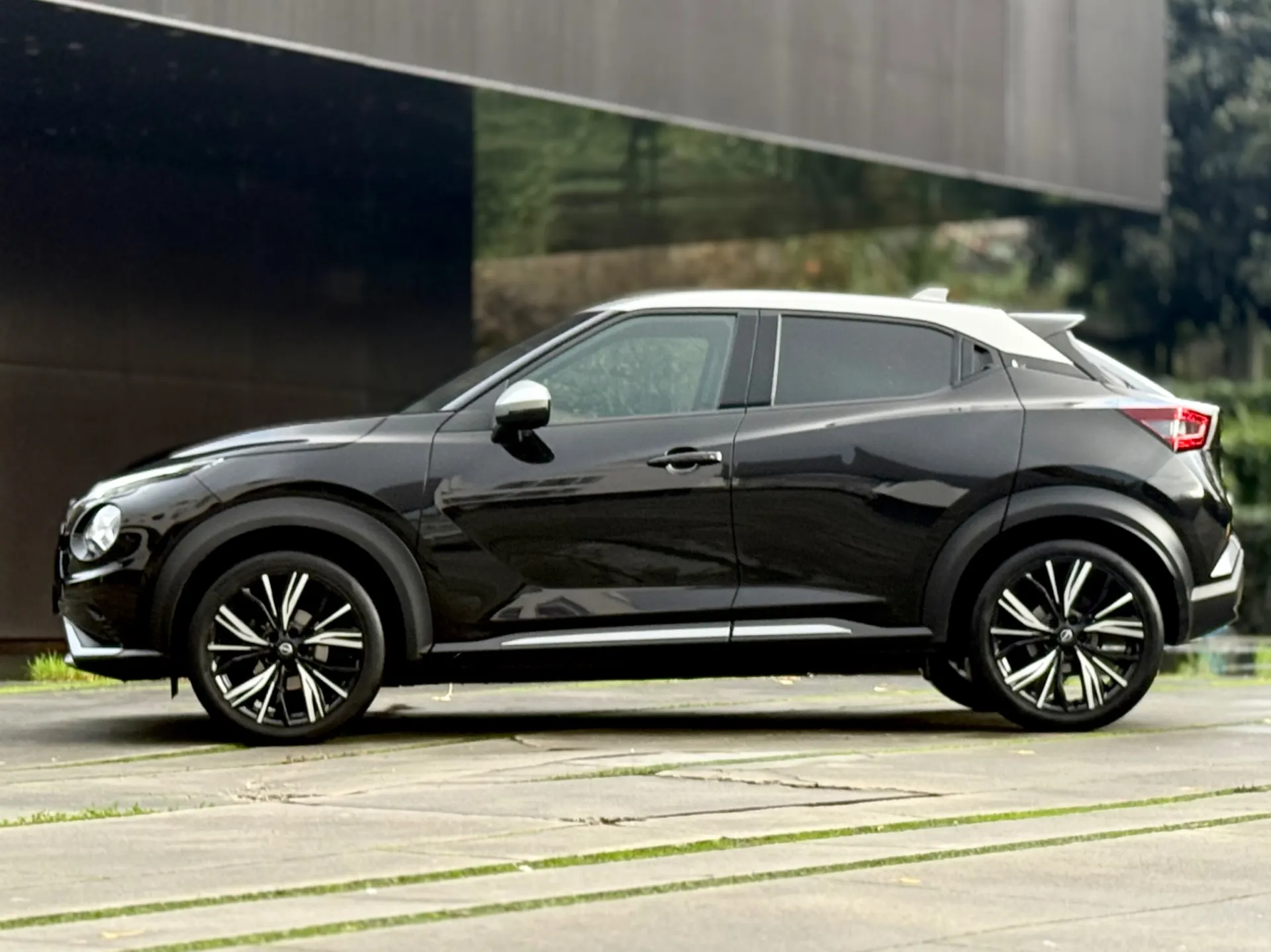 Nissan Juke DIG-T N-Design Black 21