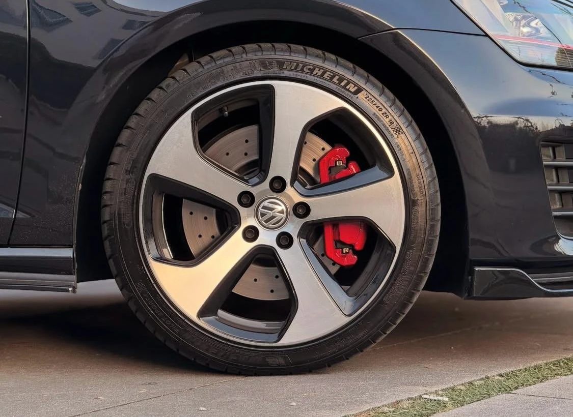 Volkswagen Golf GTI performance 10