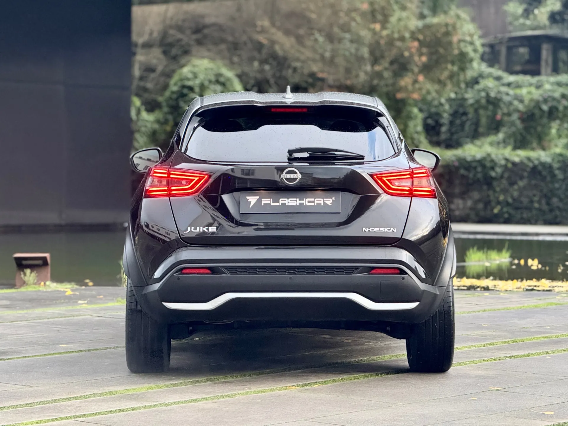 Nissan Juke DIG-T N-Design Black 13