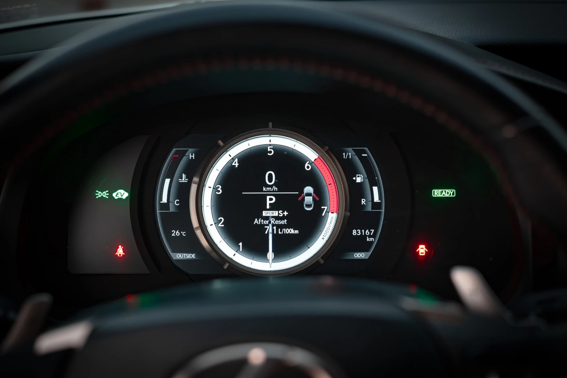 Lexus RC 300h F Sport 17