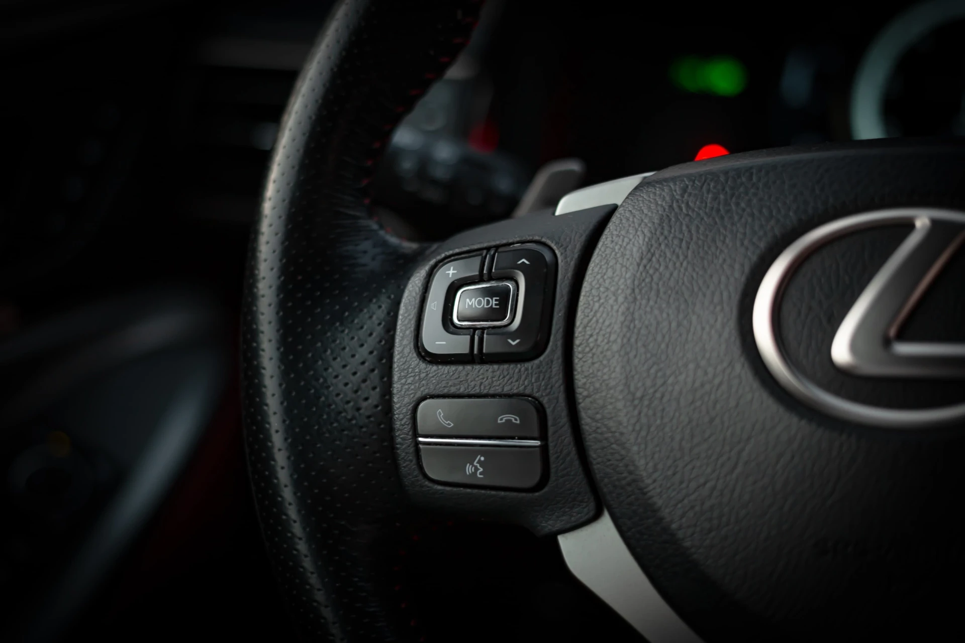 Lexus RC 300h F Sport 6