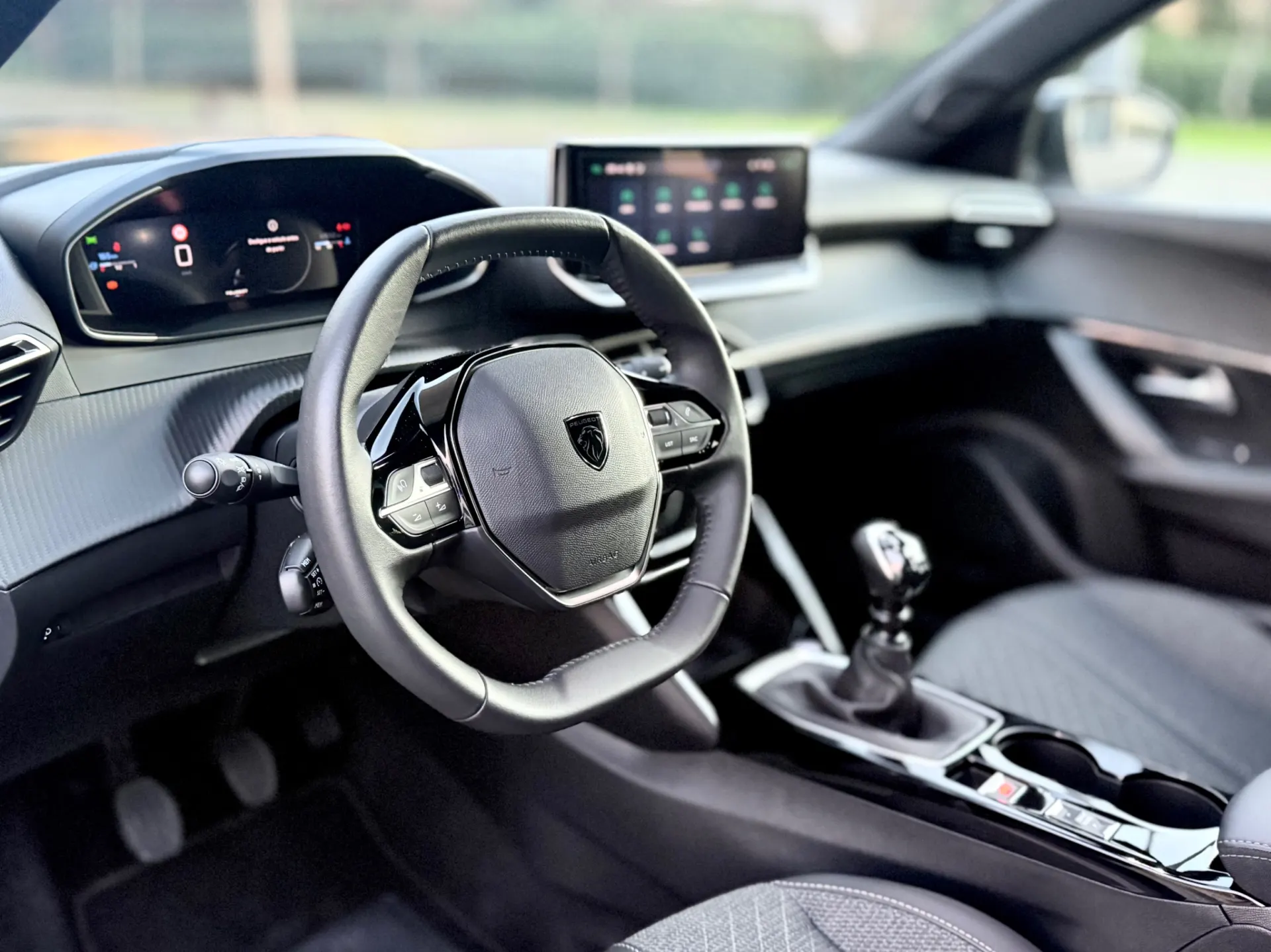 Peugeot 2008 1.2 PureTech Allure Pack 7