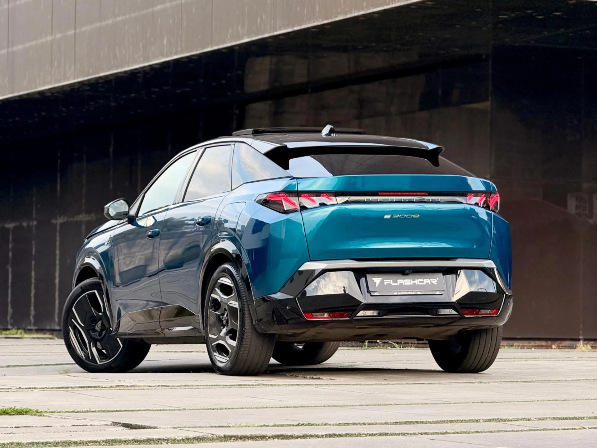 Peugeot E-3008 73 kWh GT 23